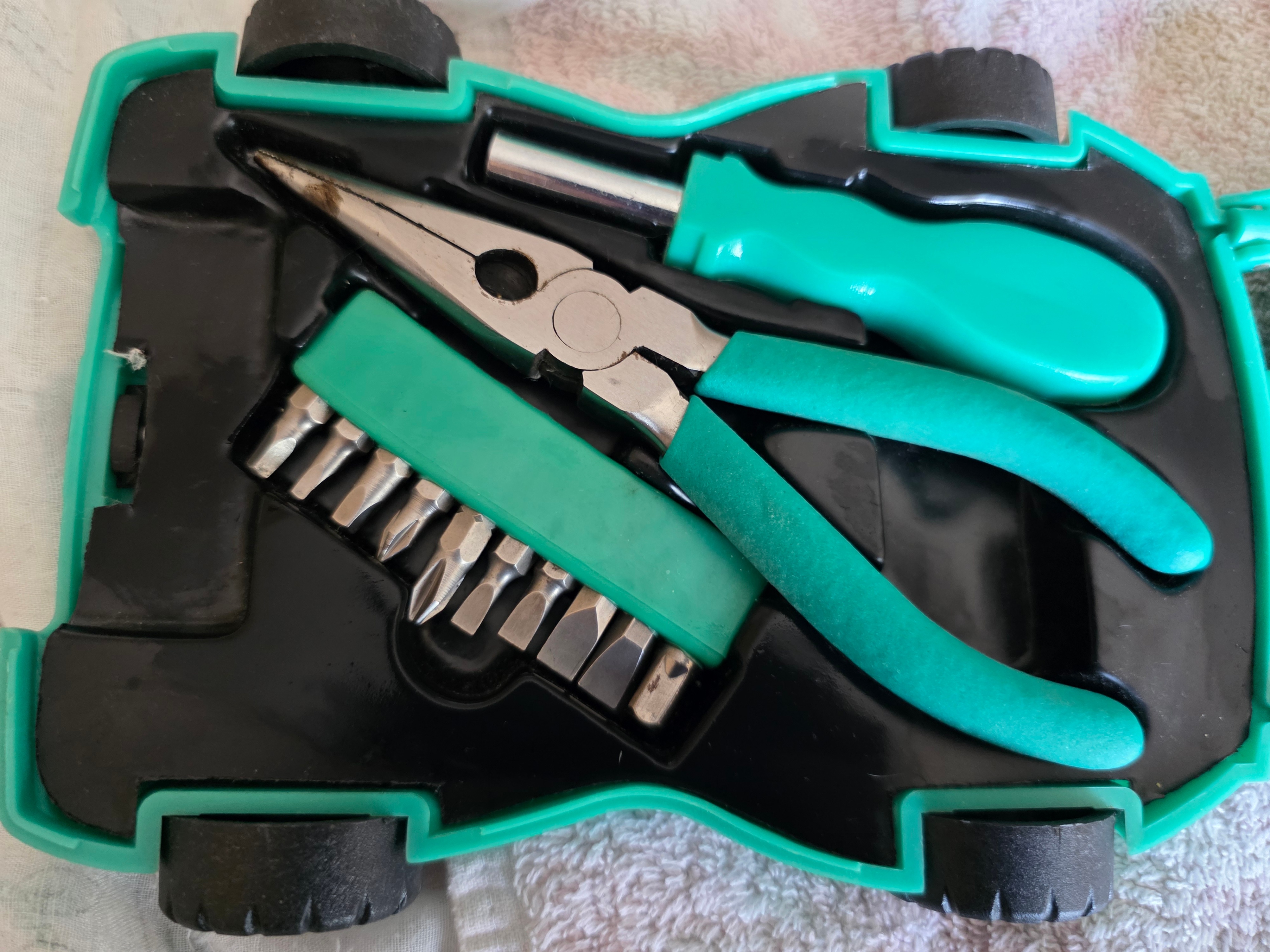 Car Shaped Tool Kit - photo 4