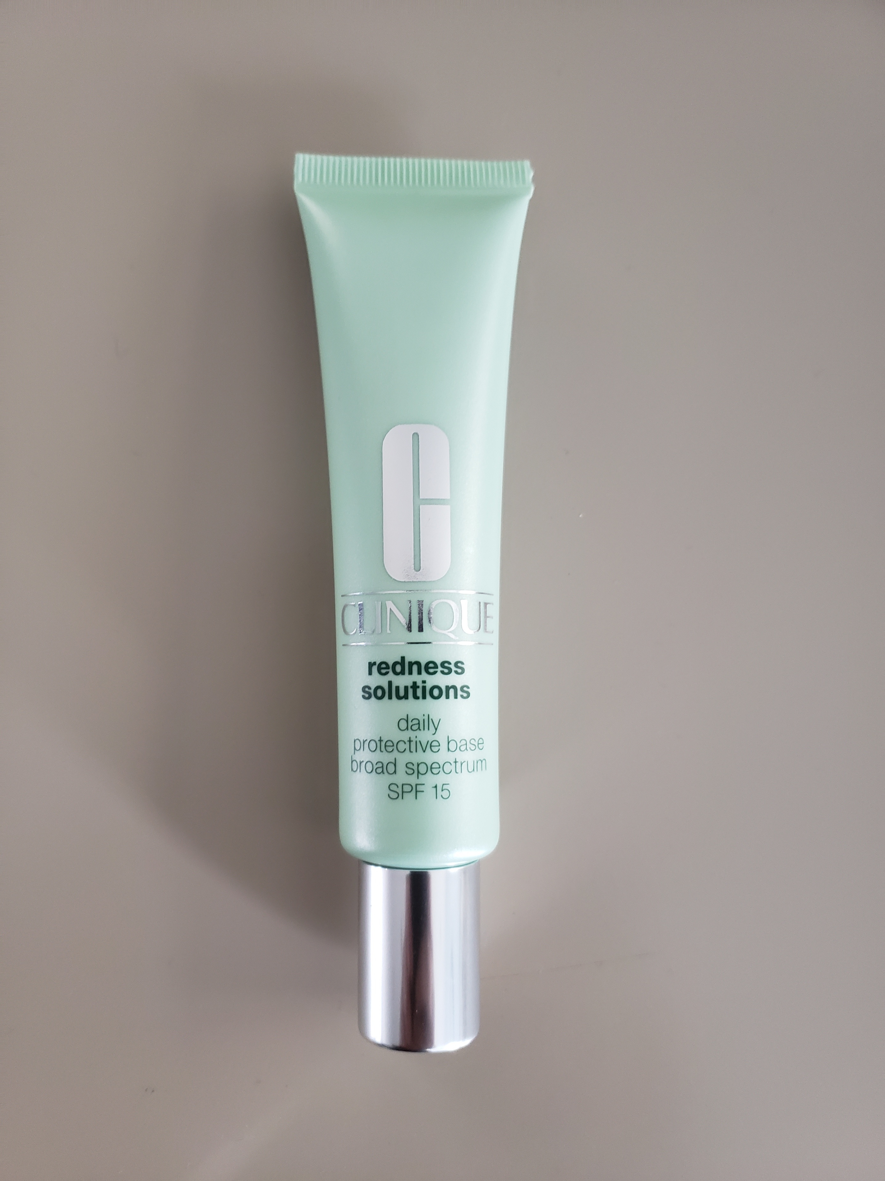 Clinique redness solutions daily protective base