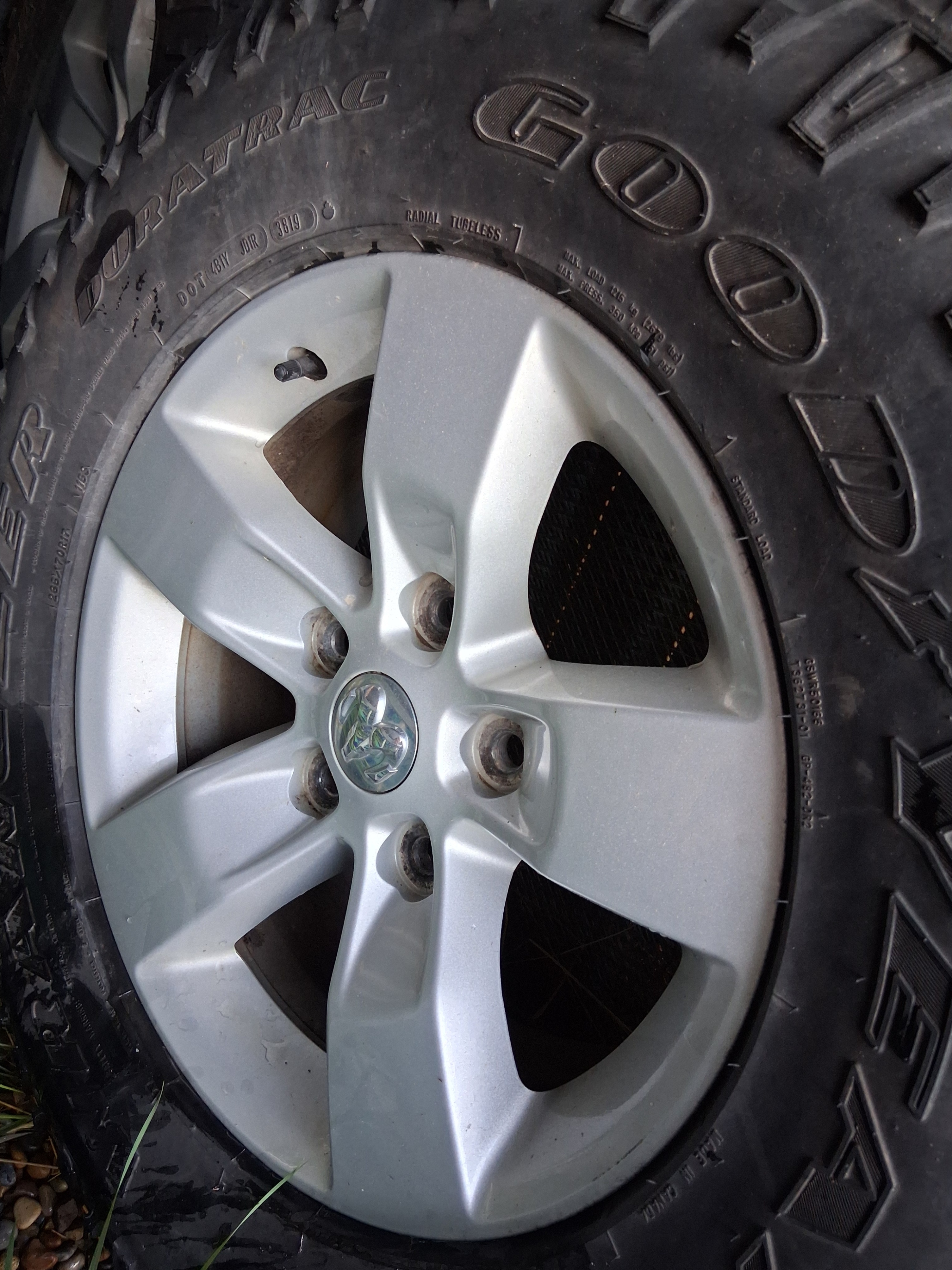 4 RAM 1500 OEM Rims (17inch)