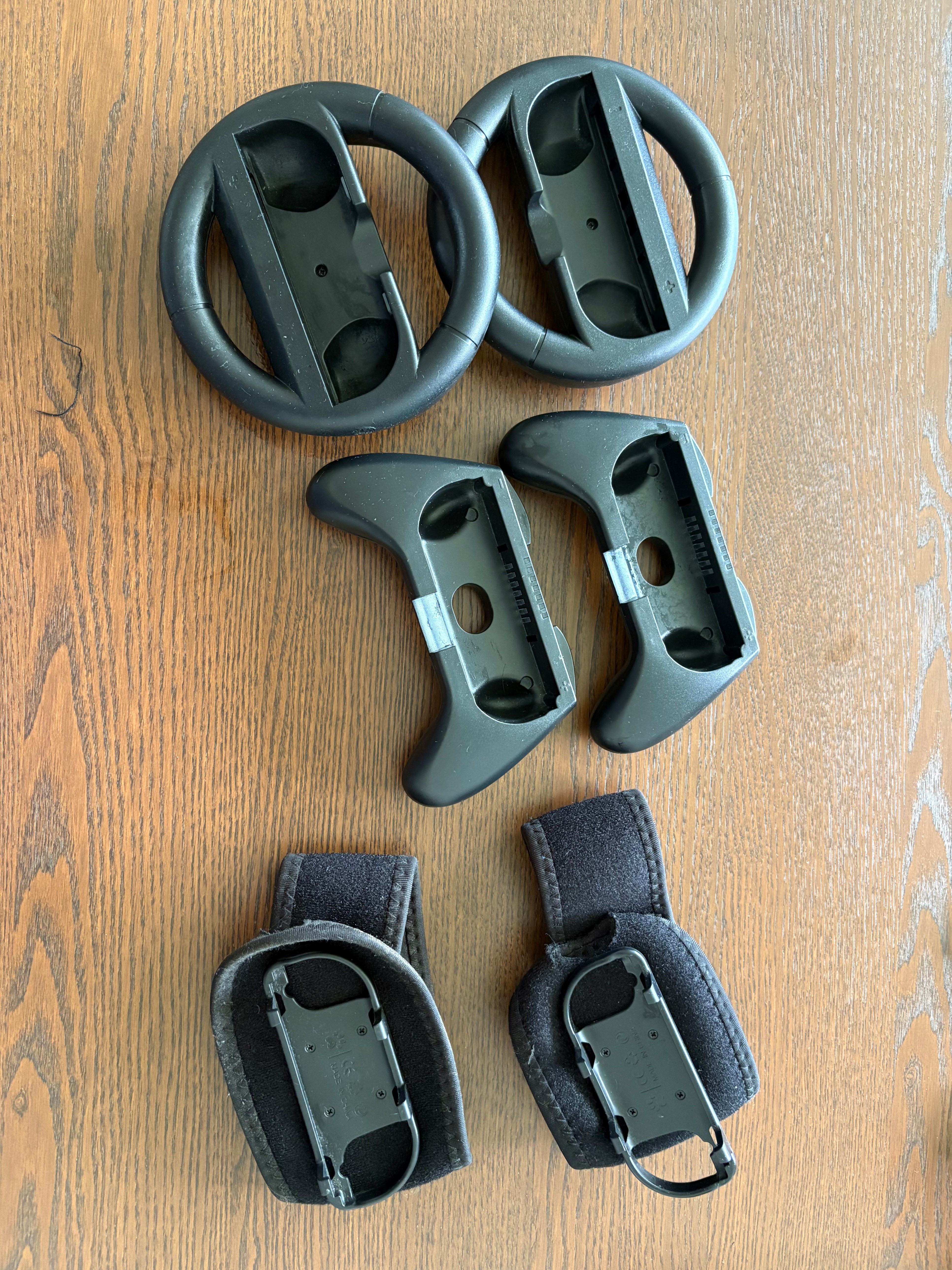 Nintendo 2 JoyCons, Charging Dock and Grips Set - photo 4