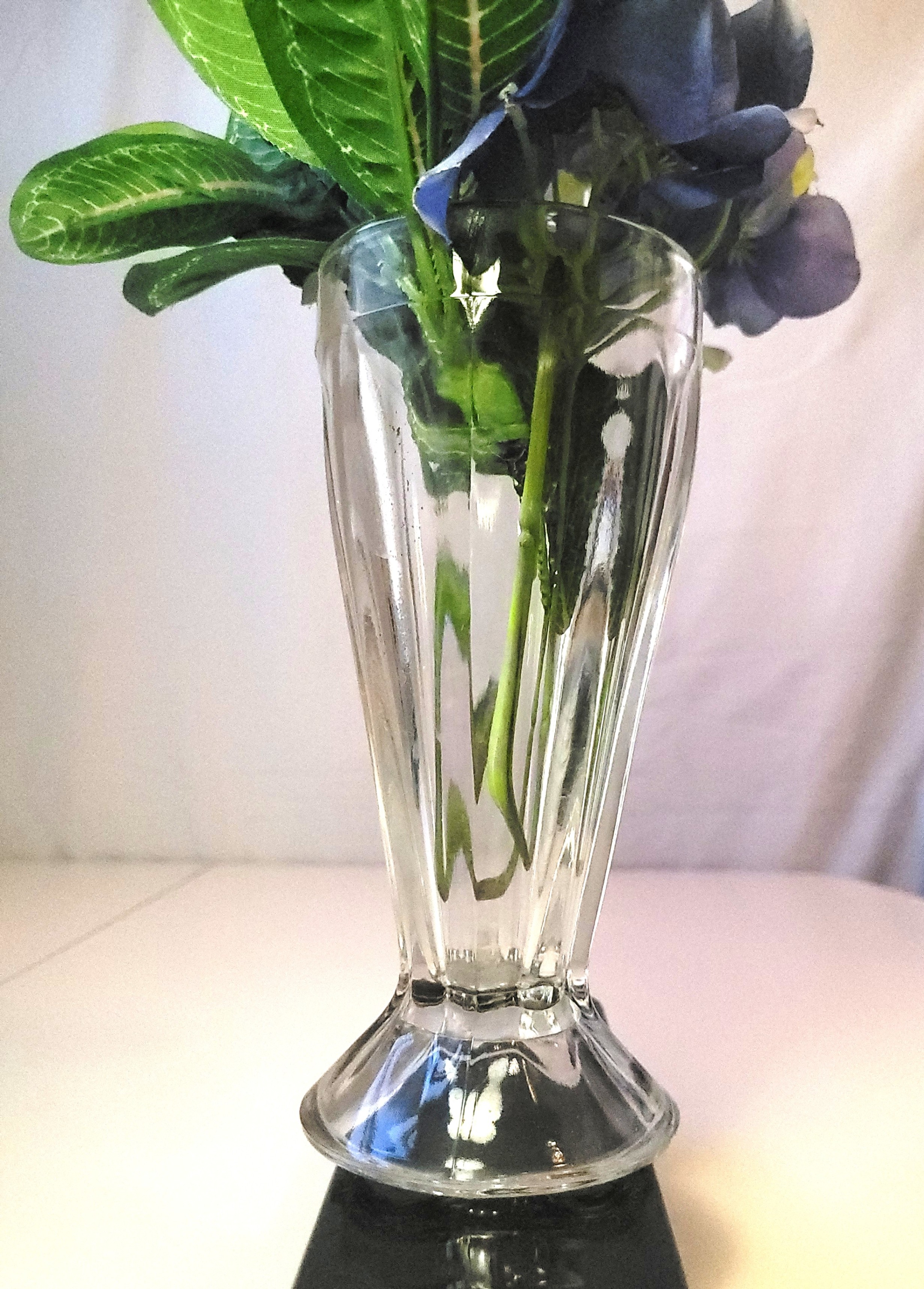 1968 E.O. Brody Clear Glass Paneled Footed Trumpet Flower Vase - photo 3