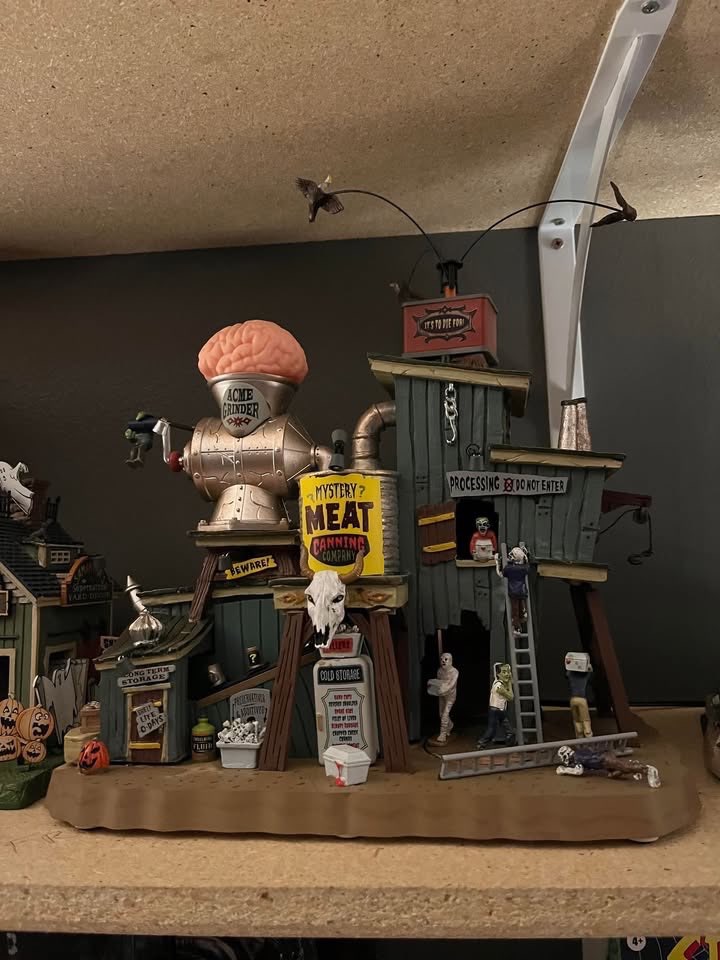 LEMAX SPOOKY TOWN HALLOWEEN COLLECTIBLES