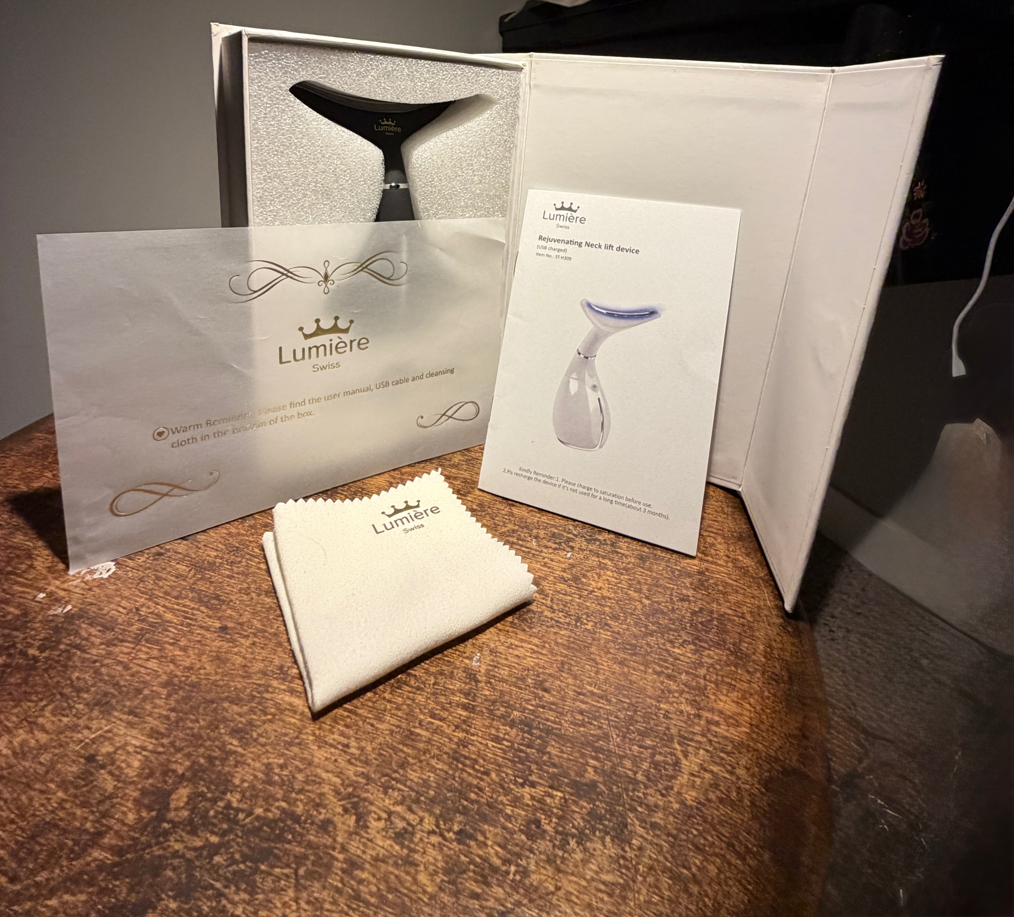 Lumiere Swiss Rejuvenating Neck Lift Device - photo 2