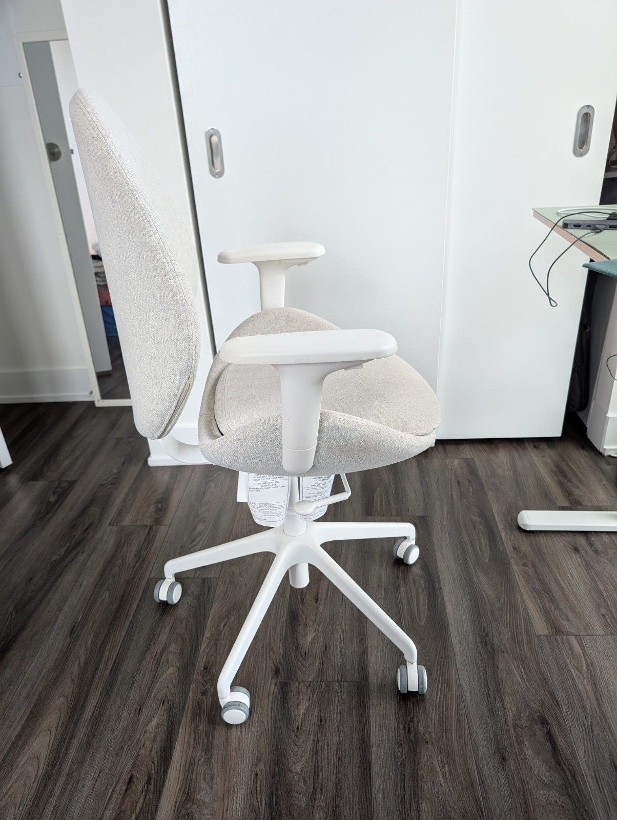 IKEA Ergonomic Office Chair - Beige/White - photo 2