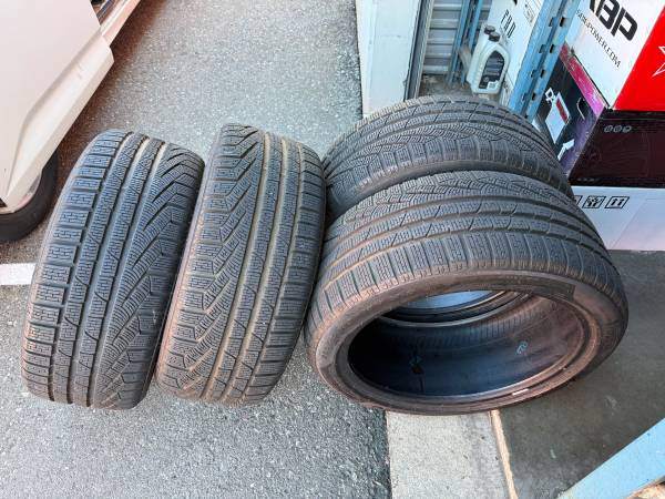 SET of 255/40/19 Pirelli Sottozero Winter 240 Series II Like New - photo 4