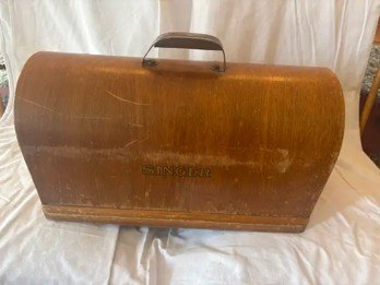 Vintage Singer Sewing Machine with Case - photo 3