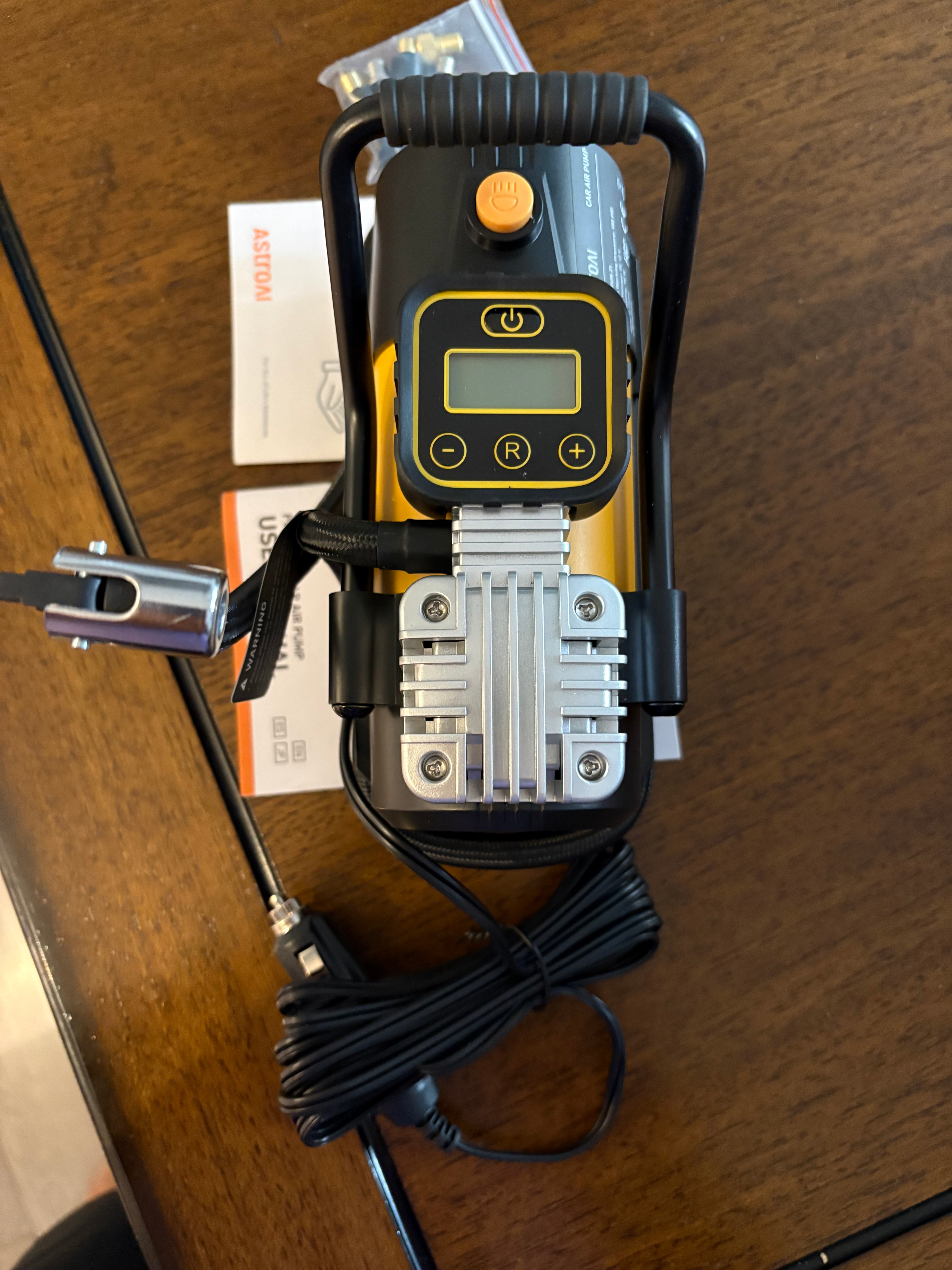 AstroAI AIRUN Z1 Portable Car Air Pump - photo 3
