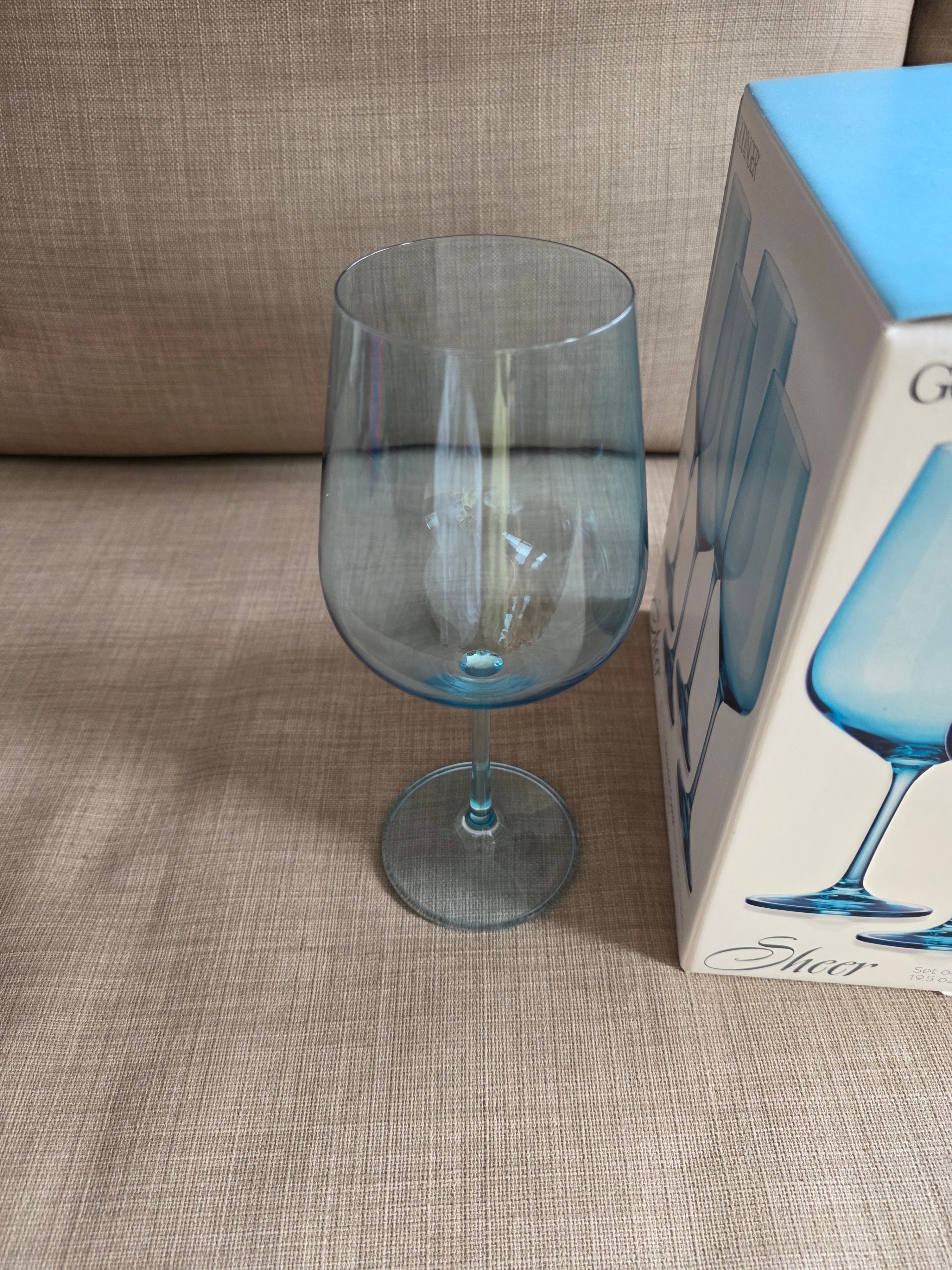 Set of Four Wine Glasses - Blue in Colour - Godinger Sheer - photo 2