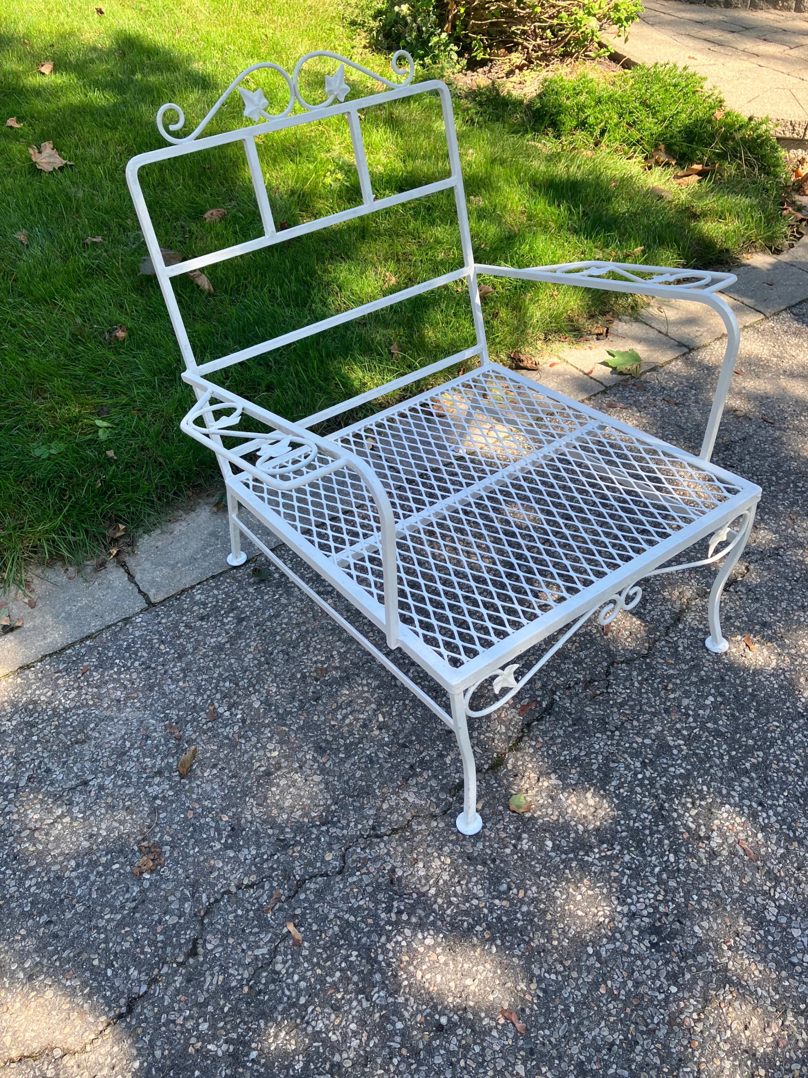 Vintage wrought-iron outdoor chairs and table - photo 3