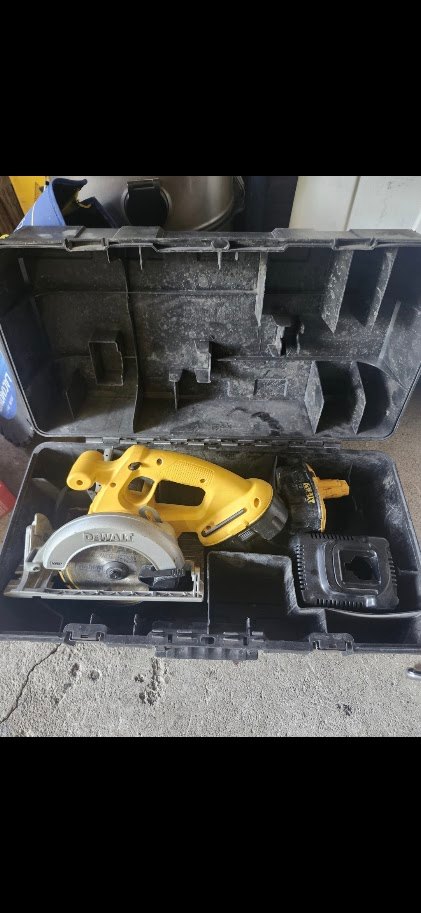 DEWALT 18V Cordless Circular Saw – Complete Kit