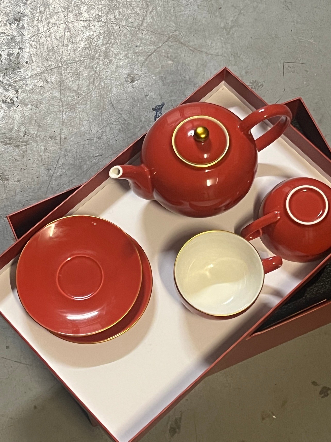 Michael Kors Red Ceramic Tea Set - Brand New in Gift Box - photo 3