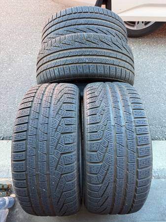 SET of 255/40/19 Pirelli Sottozero Winter 240 Series II Like New