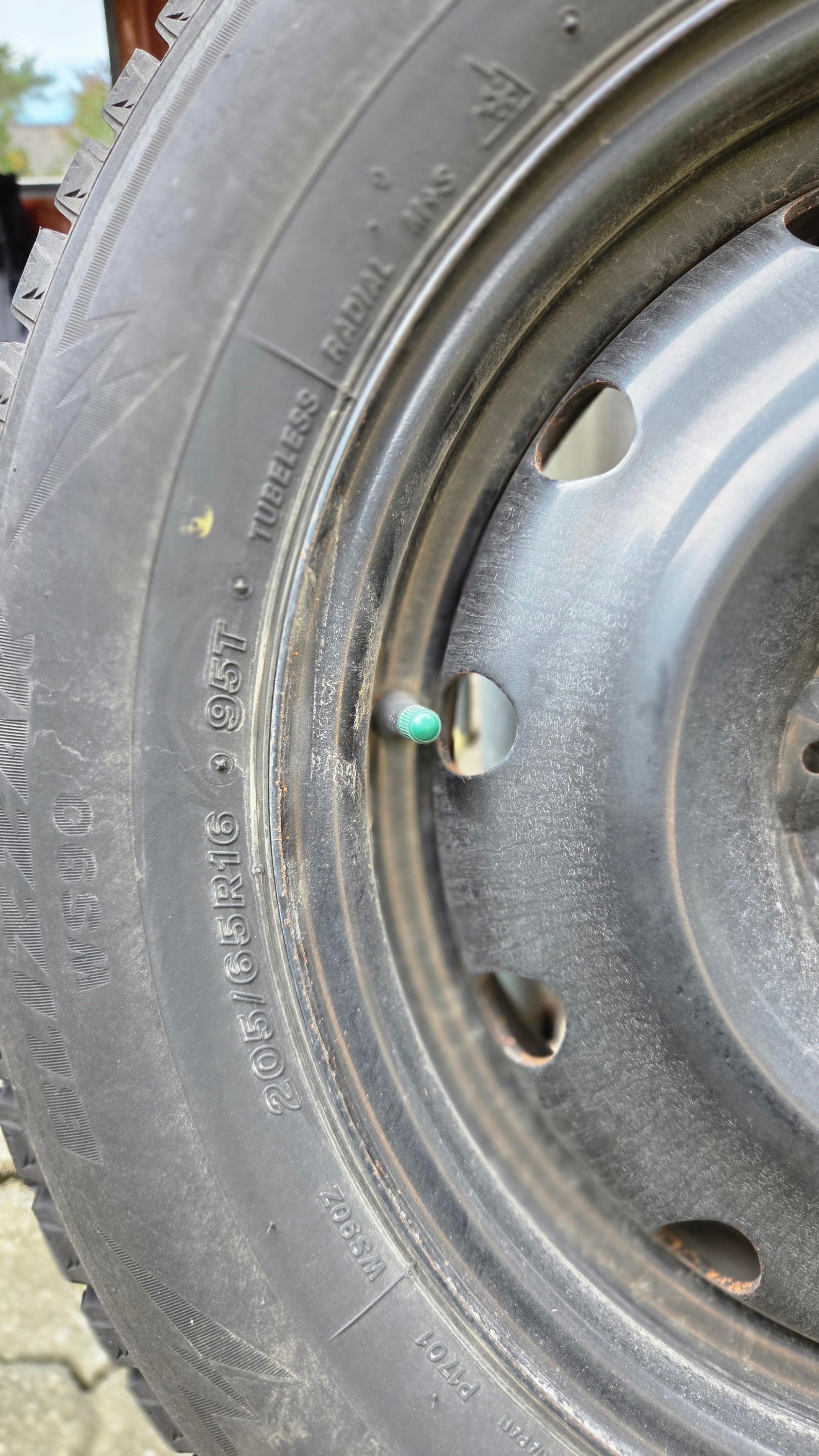 Set of Winter Tires on Rims (205/65R16)- Bridgestone - photo 2