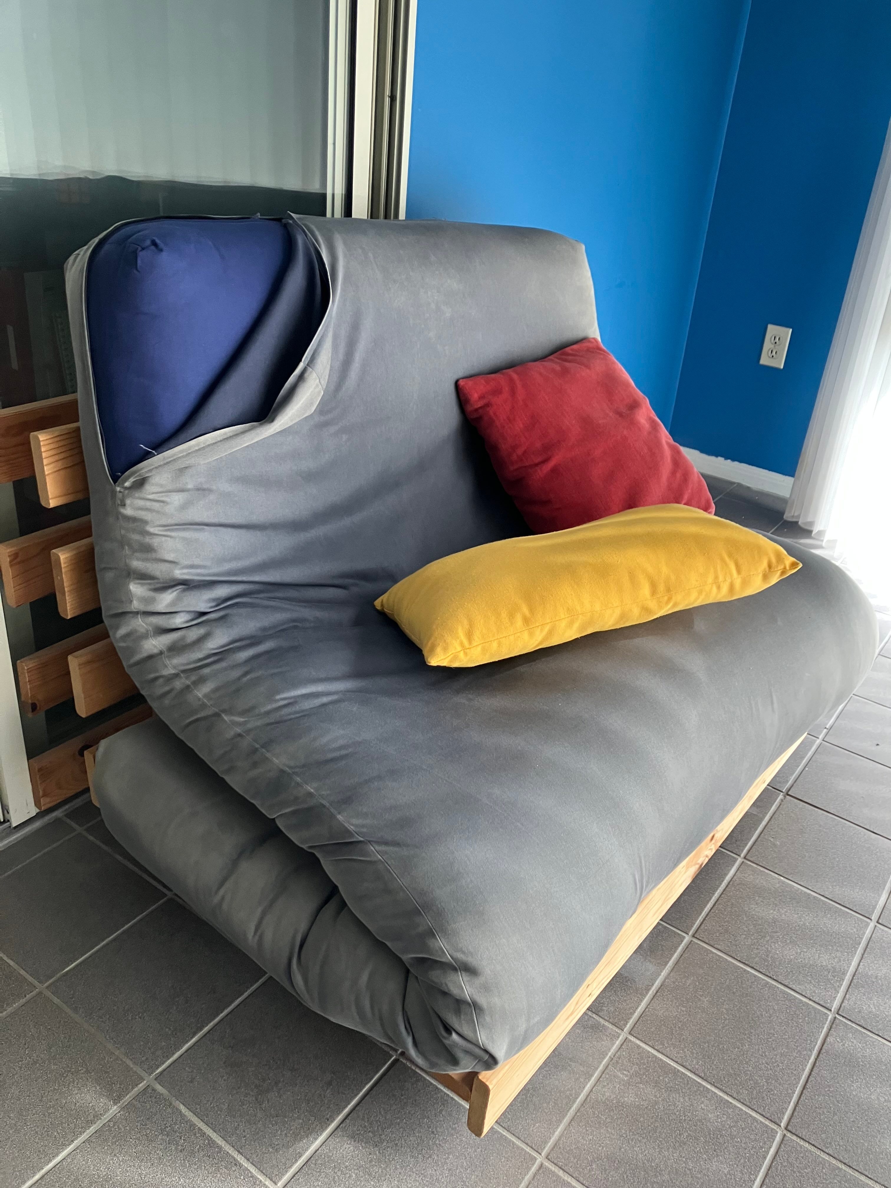 Single bed/lounge chair convertible futon