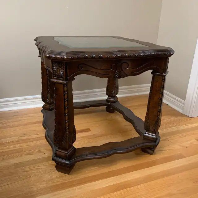 Michael Amini Windsor Court End Table - photo 2