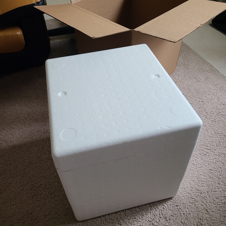 Generic polystyrene (EPS) cooler with cardboard box - photo 2
