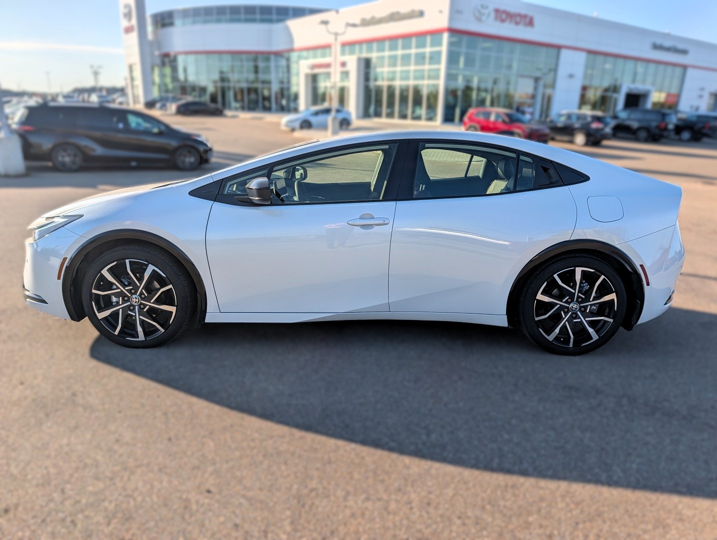 2026 Toyota Prius PHEV - photo 2