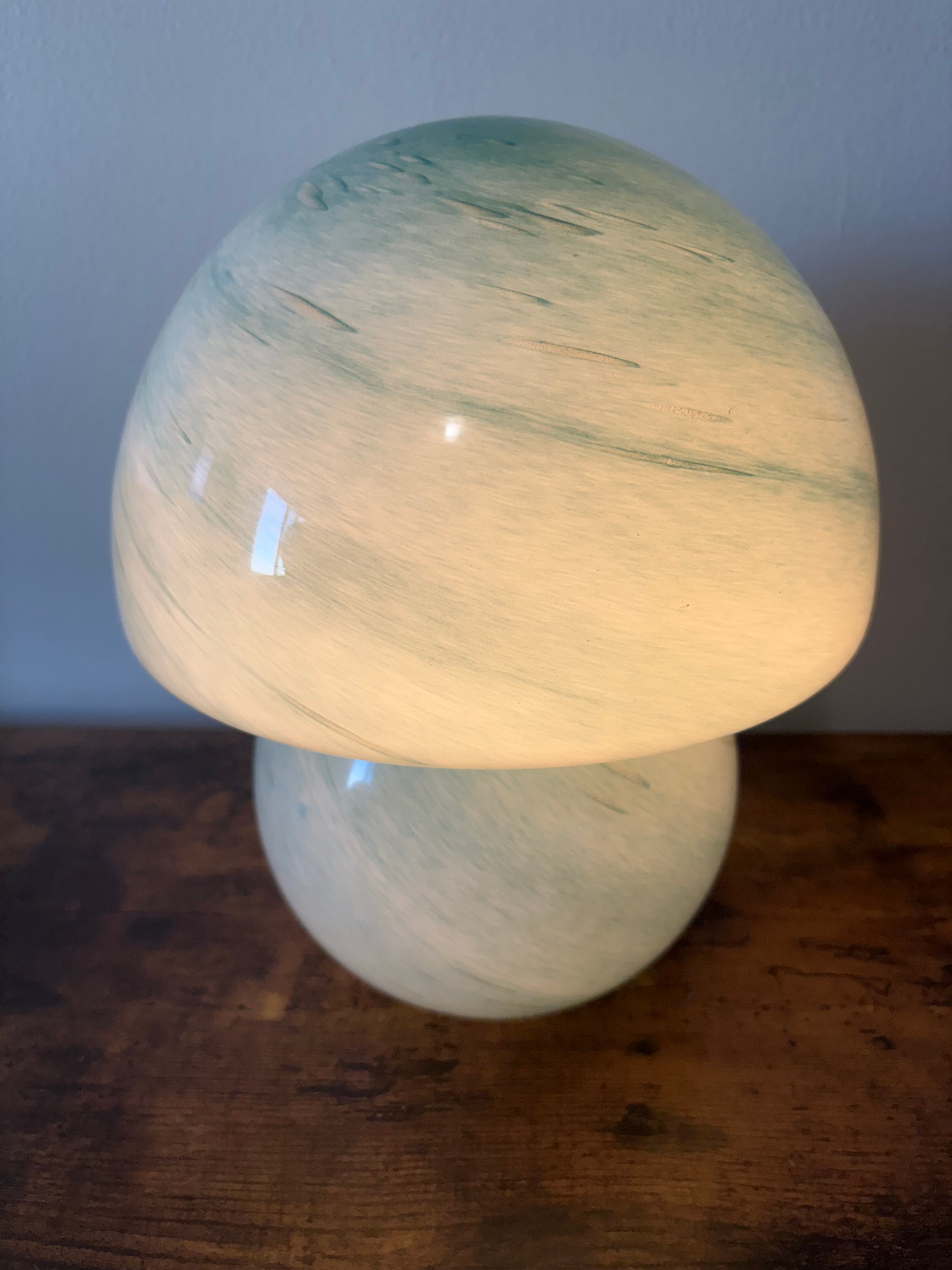 Stylish Green Glass Mushroom Table Lamp - photo 2