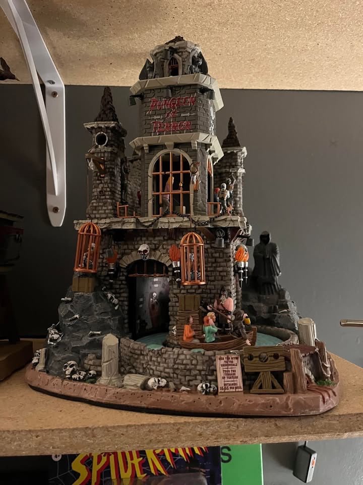 LEMAX SPOOKY TOWN HALLOWEEN COLLECTIBLES - photo 3