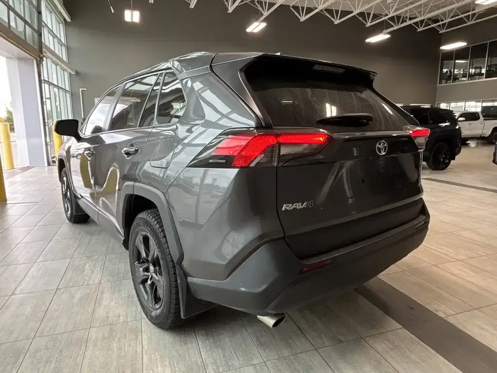 2022 Toyota RAV4 - photo 5