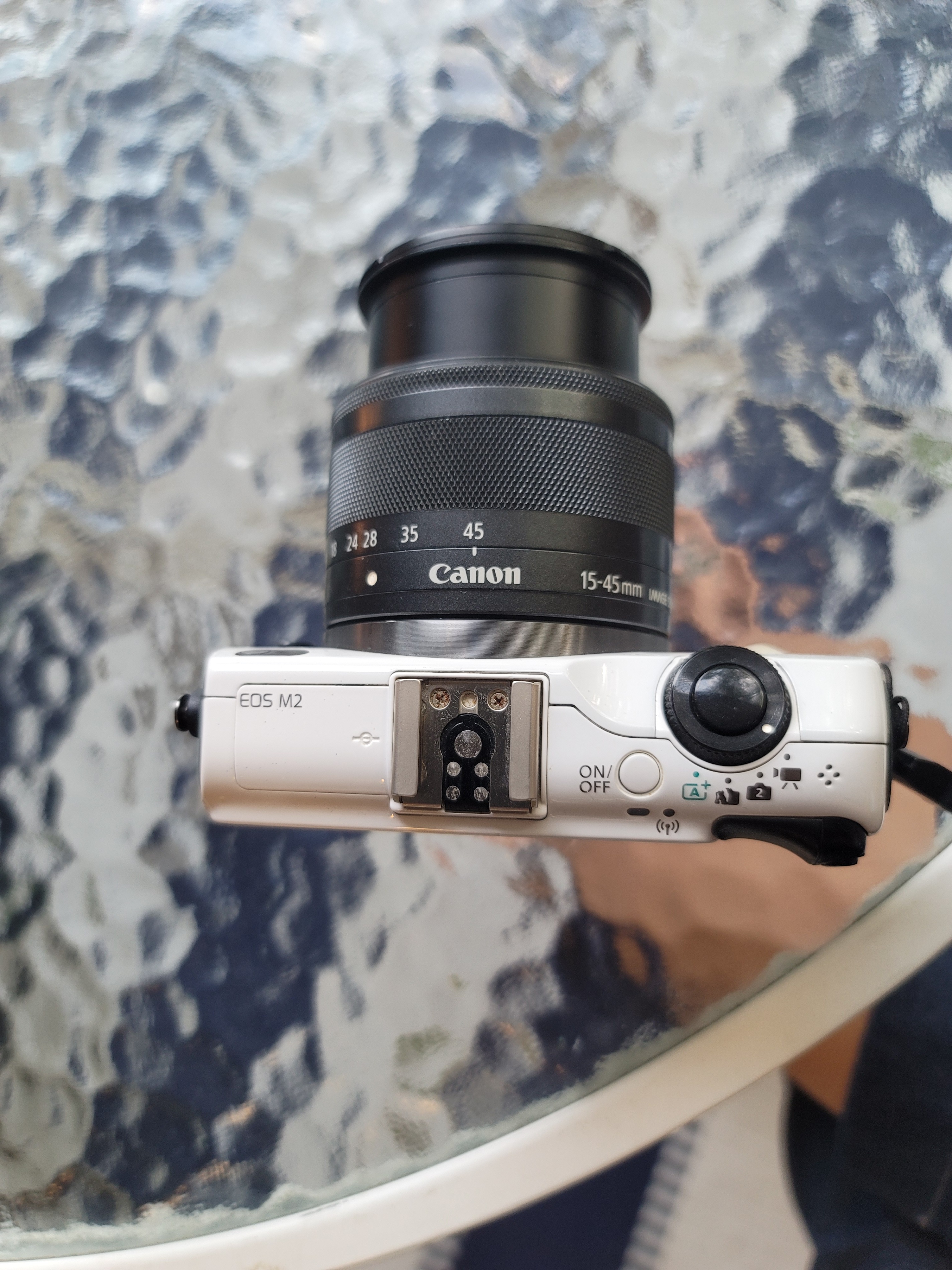 White Canon EOS M2 Mirrorless Camera + EF-M 15-45mm IS STM Lens