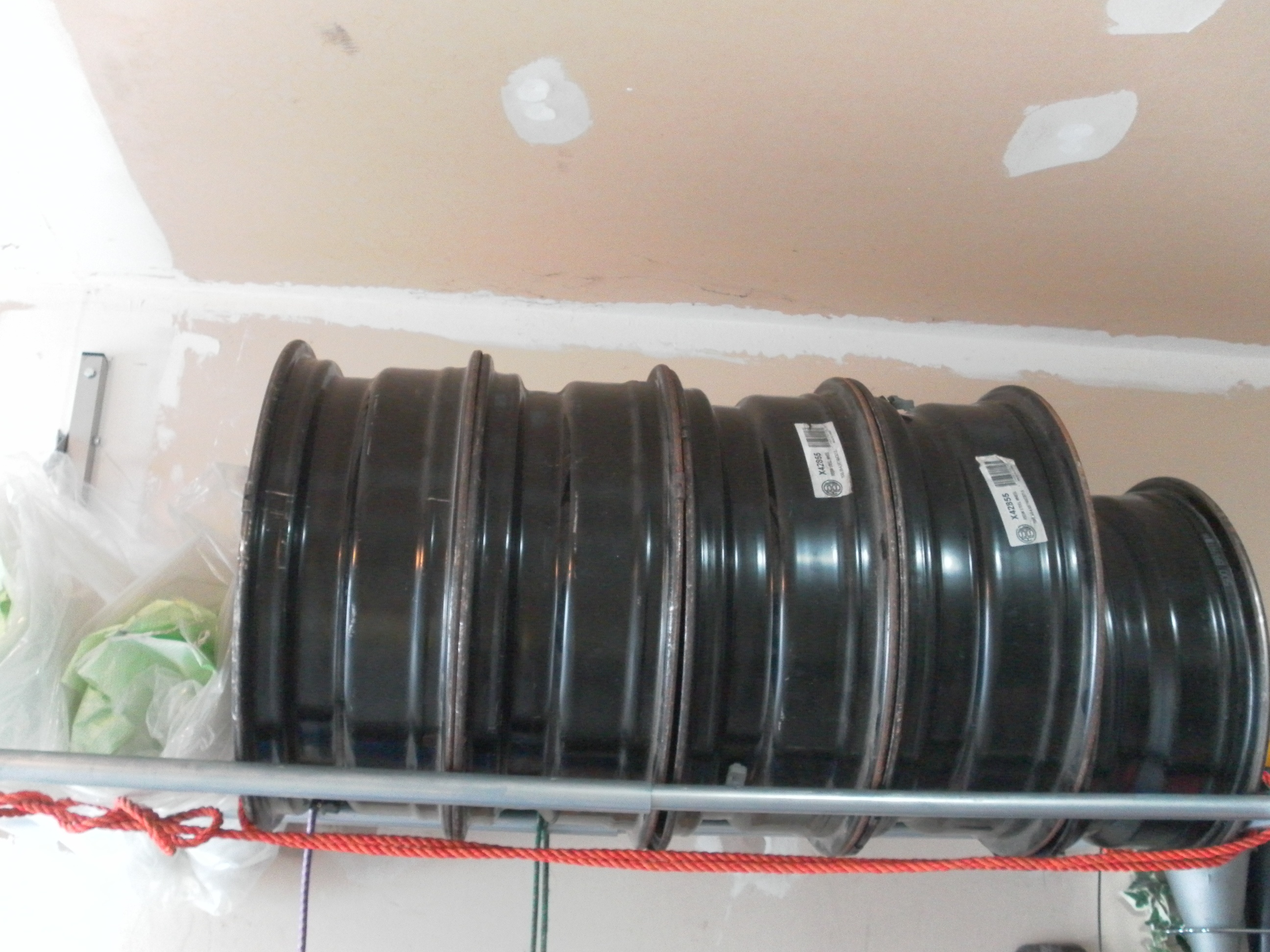 18 inches steel rims Dodge Chrysler - photo 2