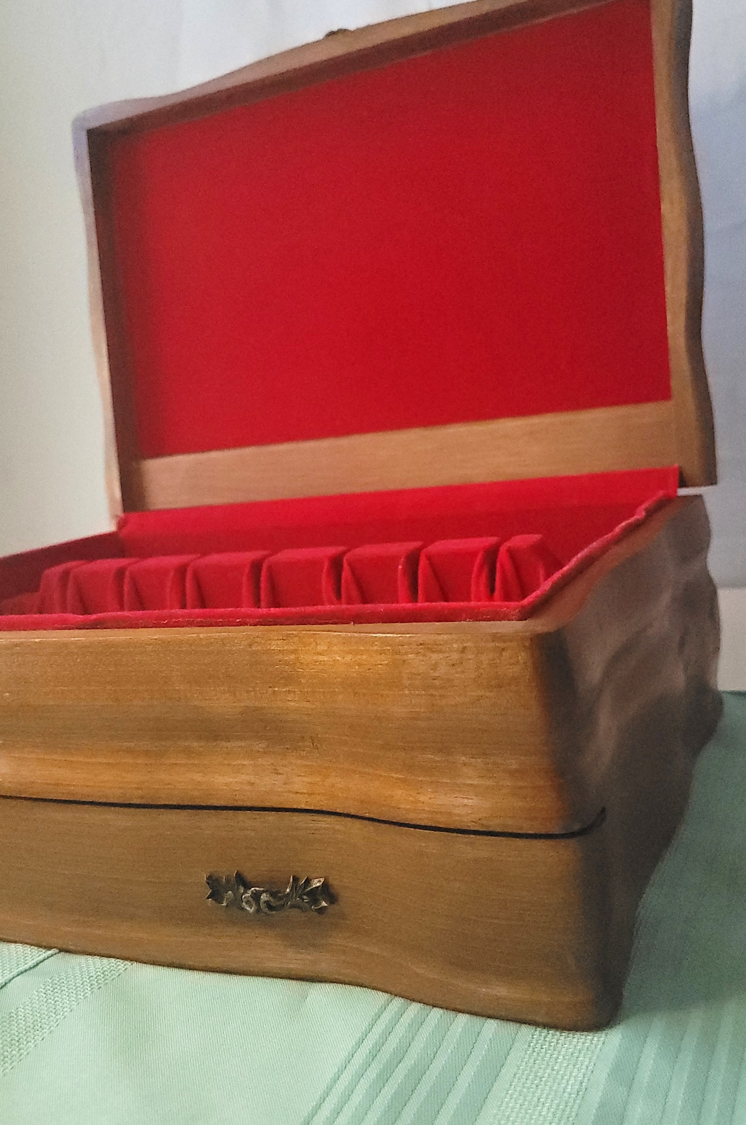 1965 Wooden Flatware Chest Red Felt Silverware Storage Scalloped - photo 3