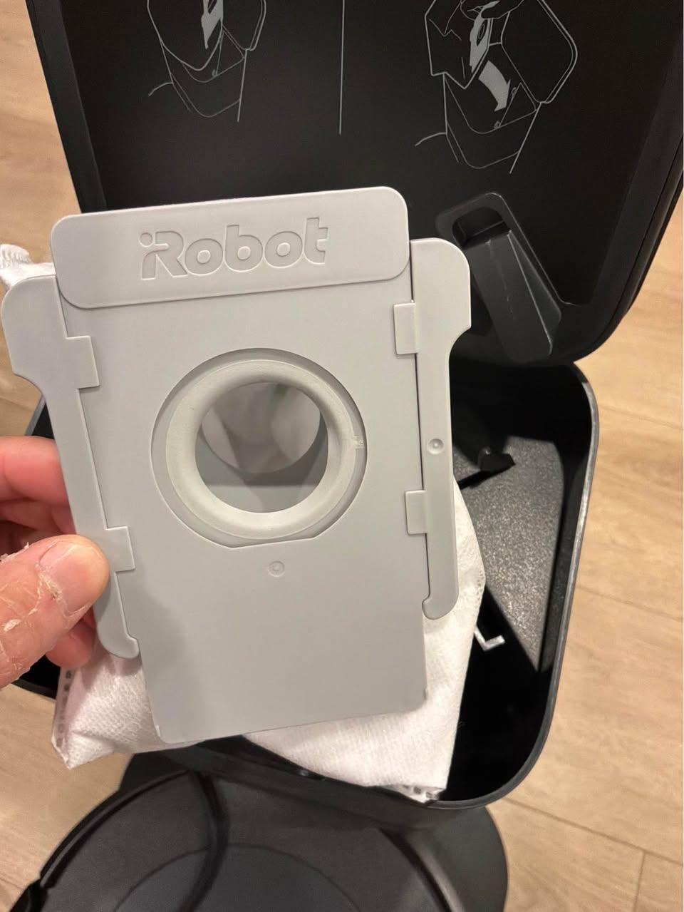 iRobot Roomba i4+ Self-Empty Vacuum + 3x Dual Mode Virtual Walls - photo 5