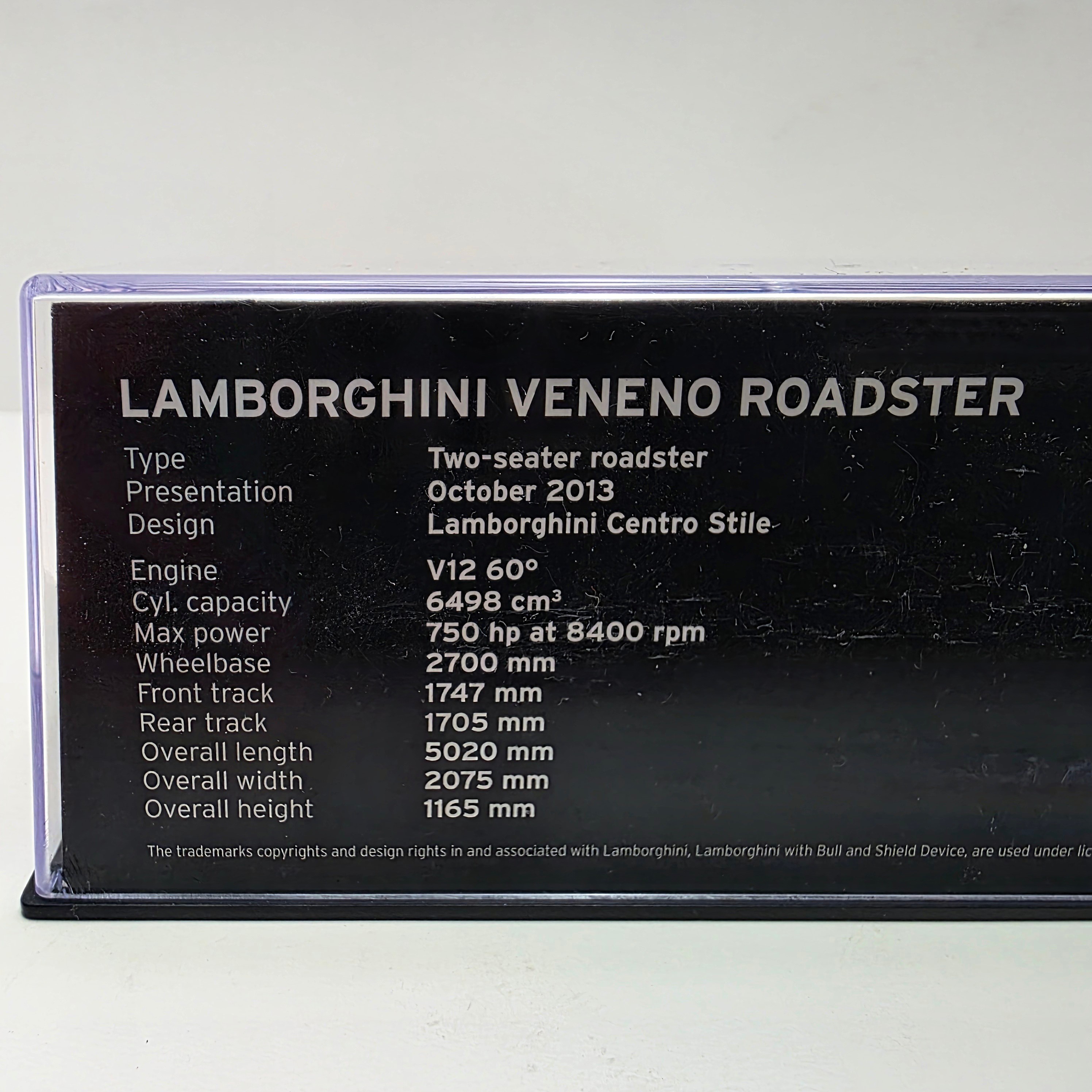 Lamborghini Veneno Roadster Die-cast Model Car 1:43 - photo 4