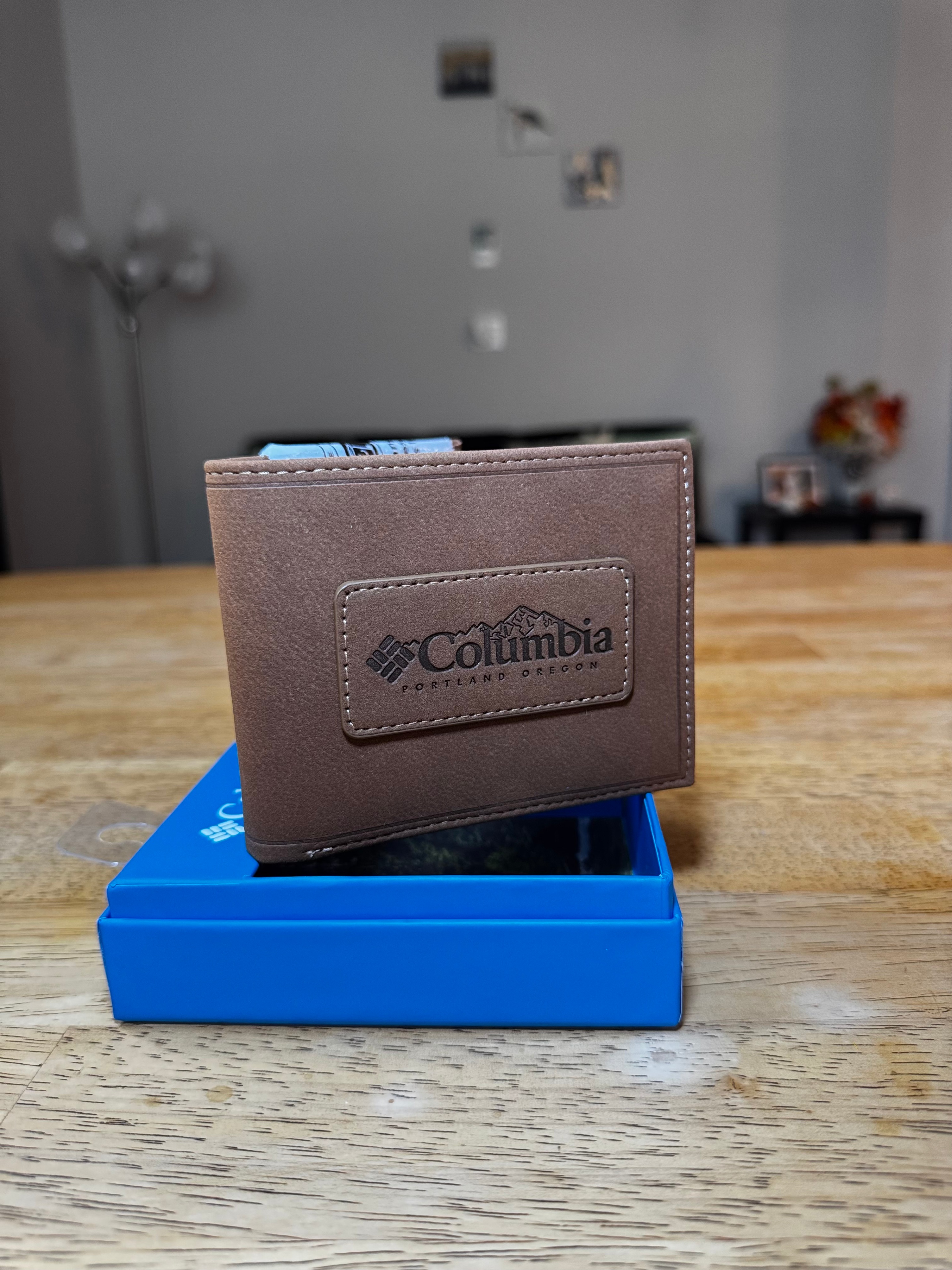 Columbia Men’s Leather Wallet – New in Box - photo 2