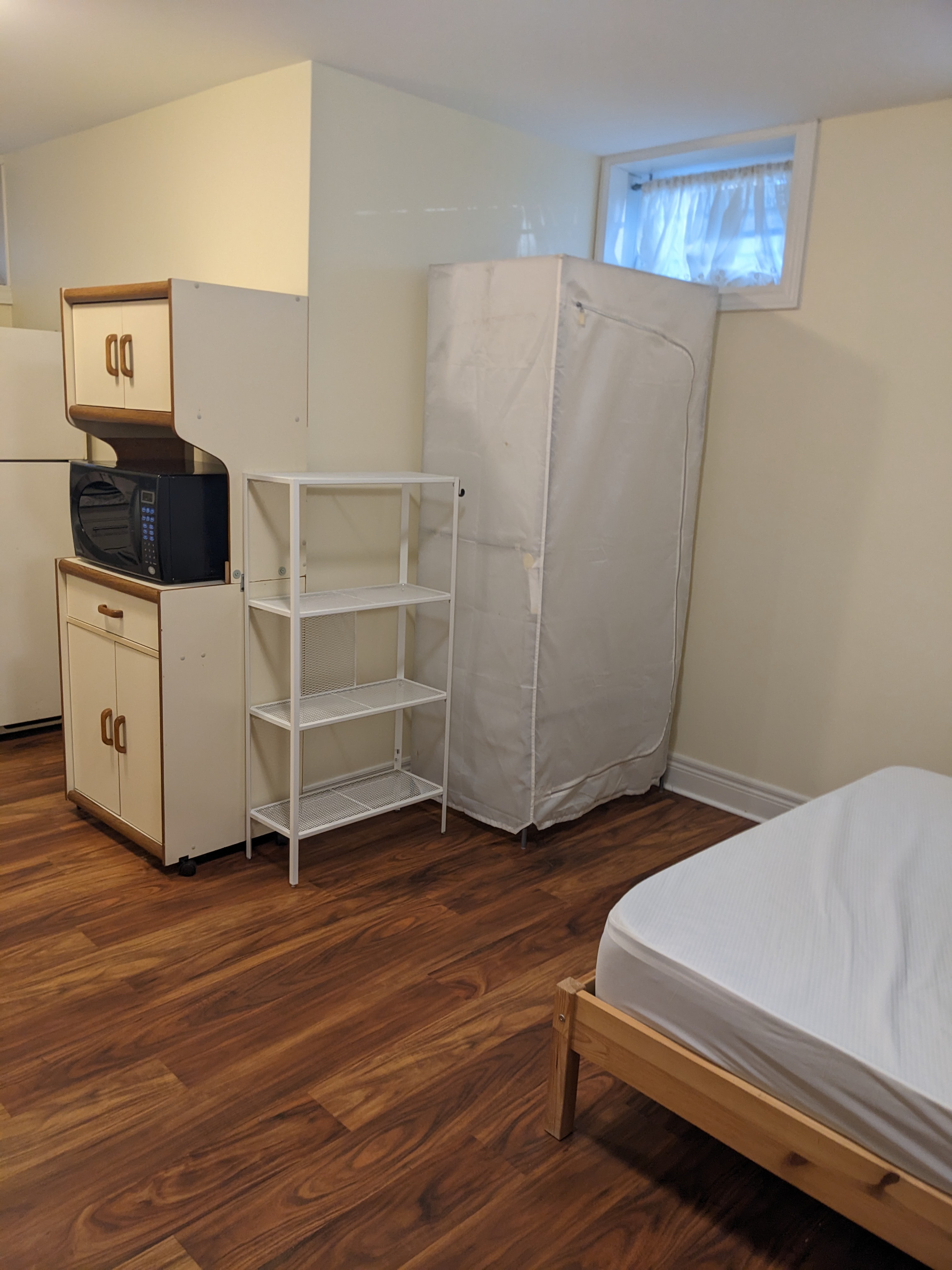Furnished Basement Studio Apt. for Rent in Etobicoke - photo 4