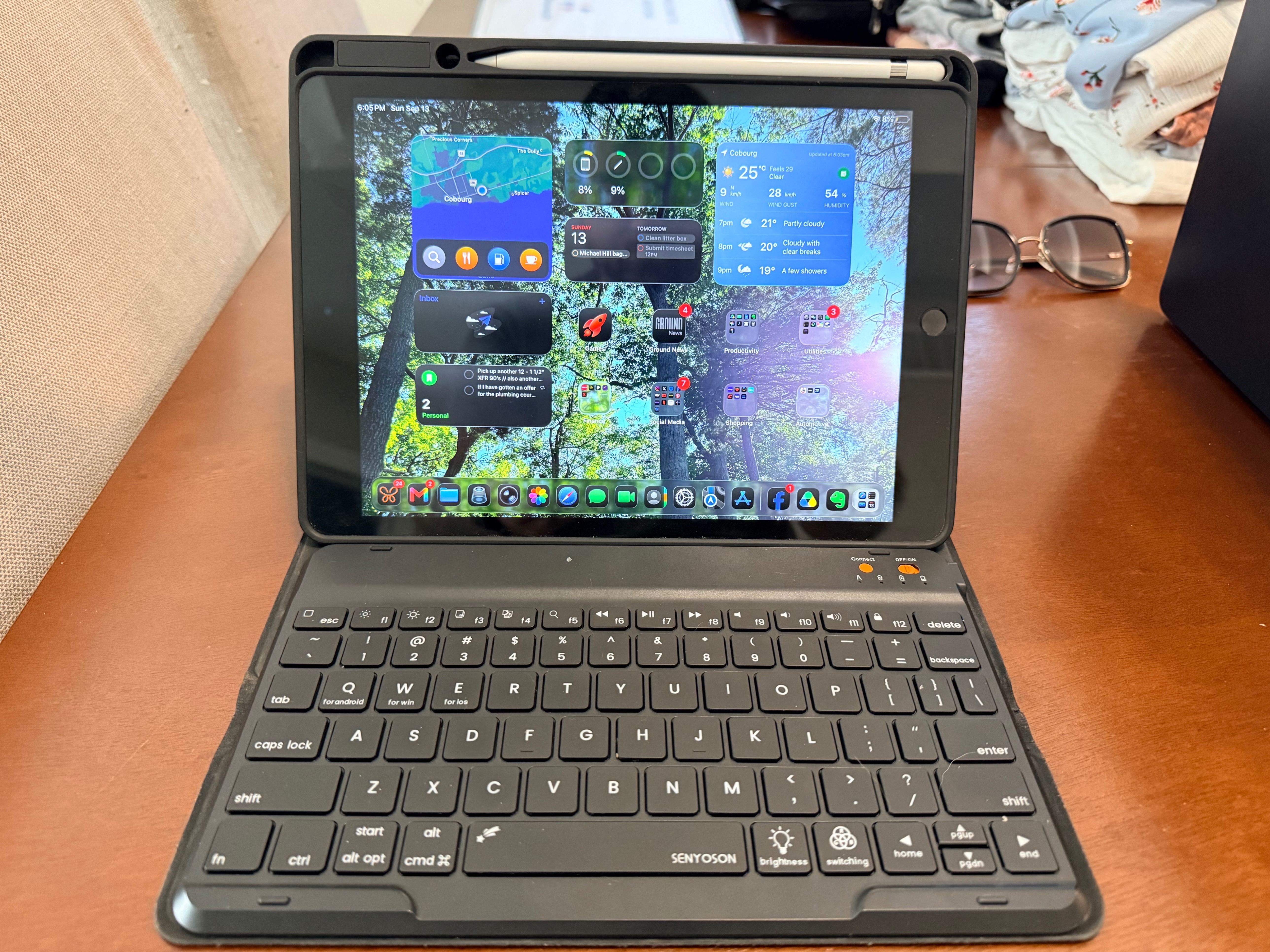 Apple iPad 9th Gen with Keyboard Case and Stylus - photo 5