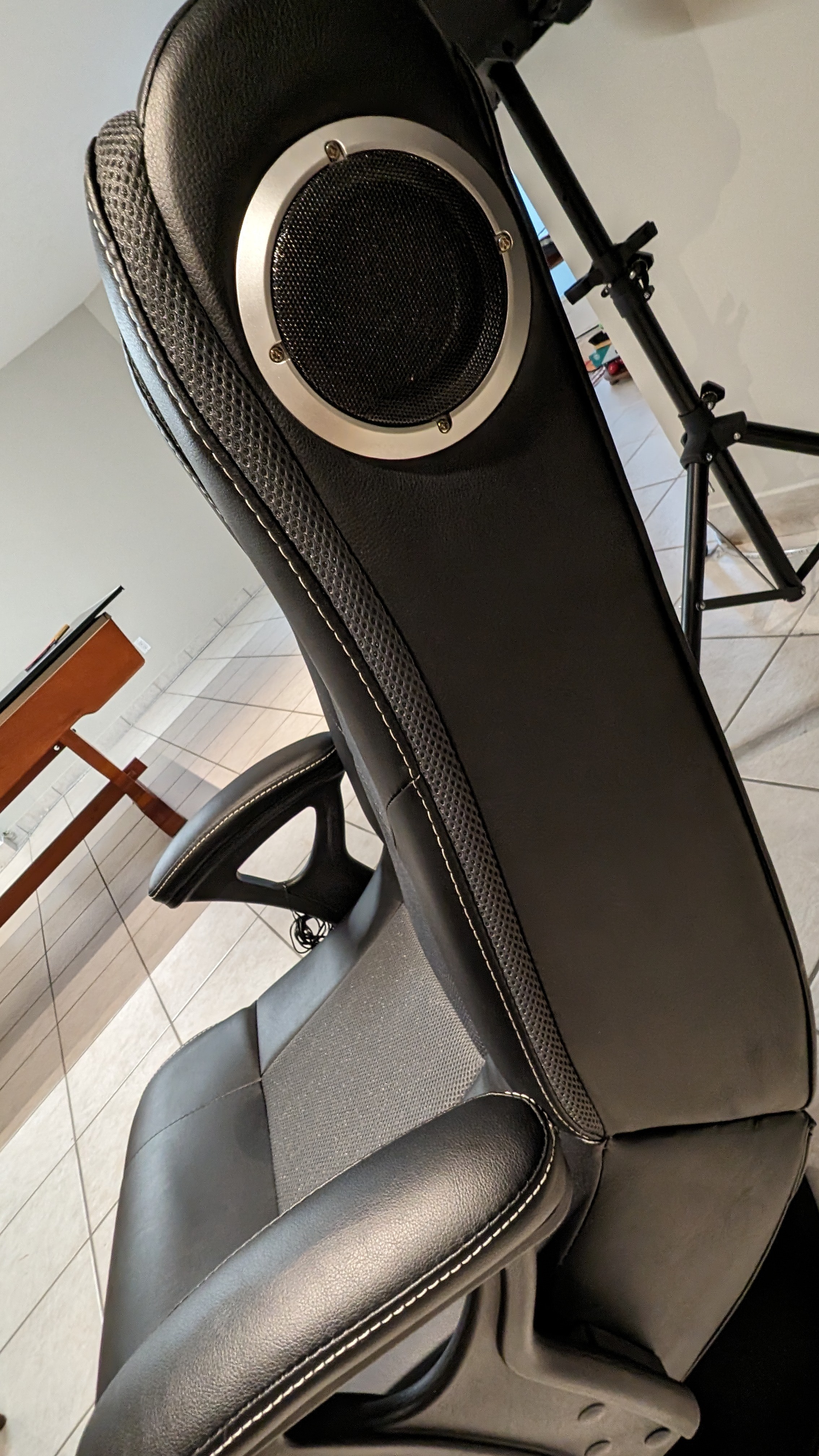 Gaming Chair with Pedestal - X Rocker Bolt 2.1 Bluetooth Console - photo 4