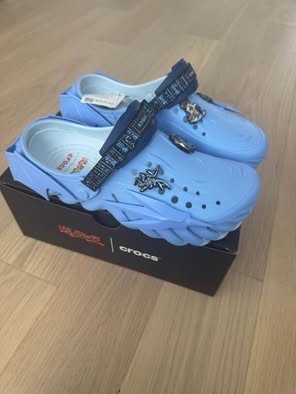 Crocs x Yu-Gi-Oh! Blue-Eyes White Dragon — Size 11 (men’s