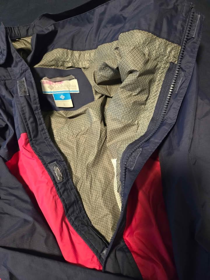 Kids Size S Columbia rain jacket set PINK