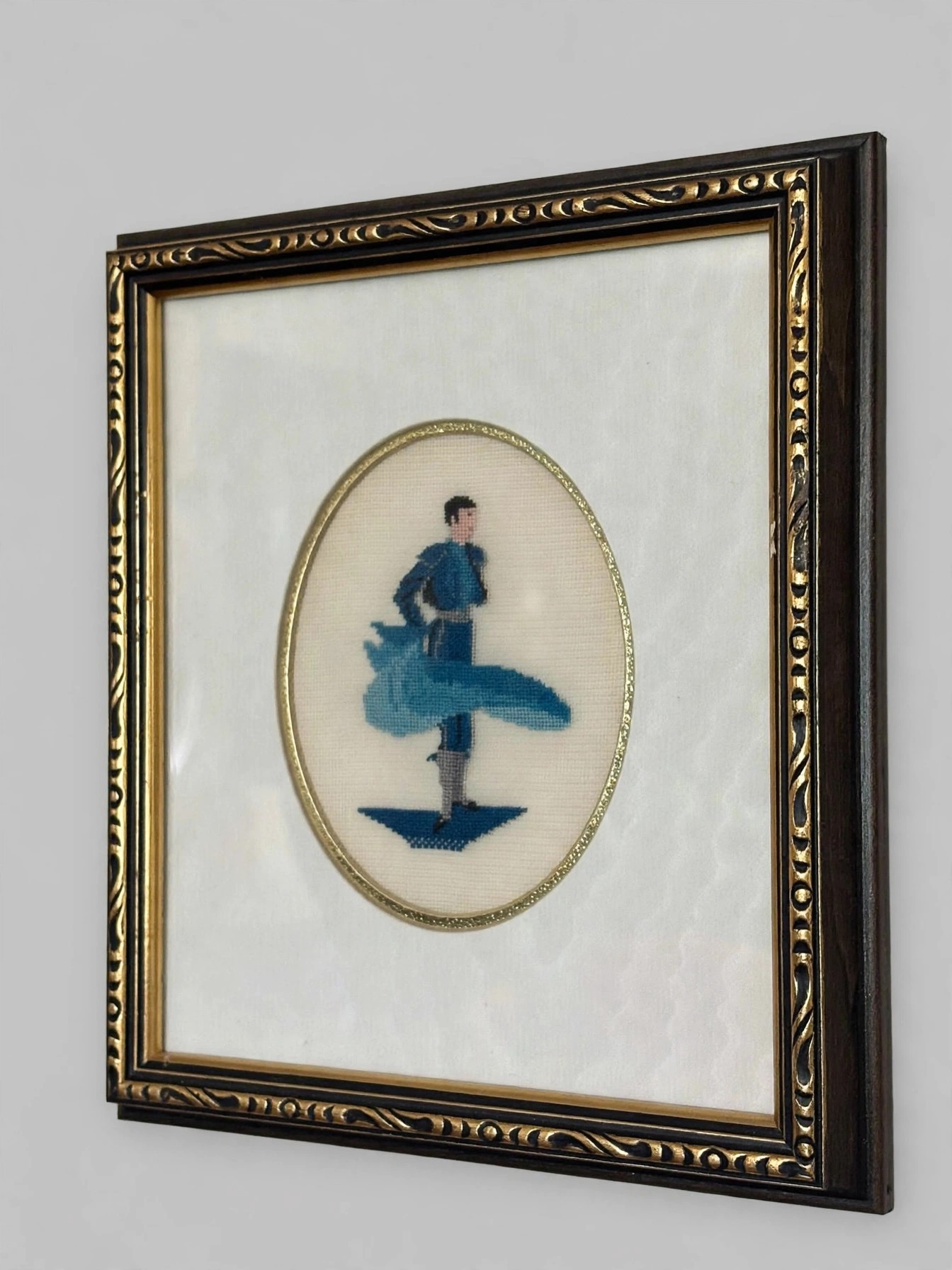 Vintage Framed Cross-Stitch Couple Blue Period Clothing Pair - photo 2