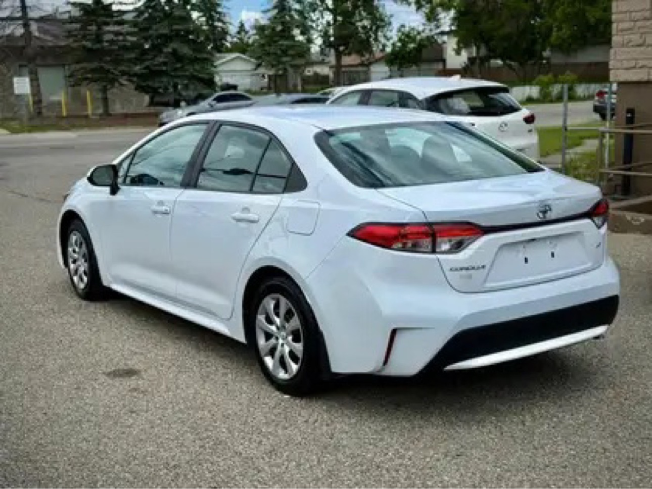 2021 Toyota Corolla LE – Only 55,880 km