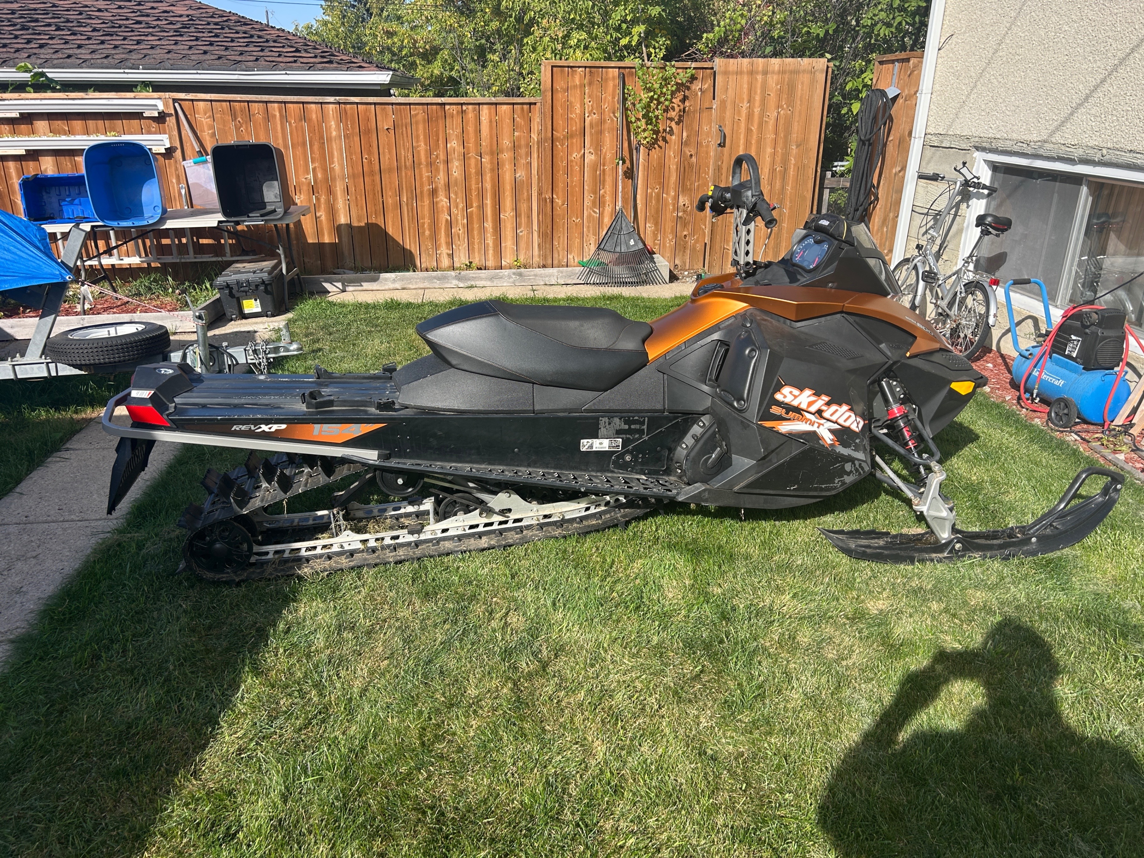 2010 Ski-Doo Summit X 800R Power TEK, 154-inch track LOW KM