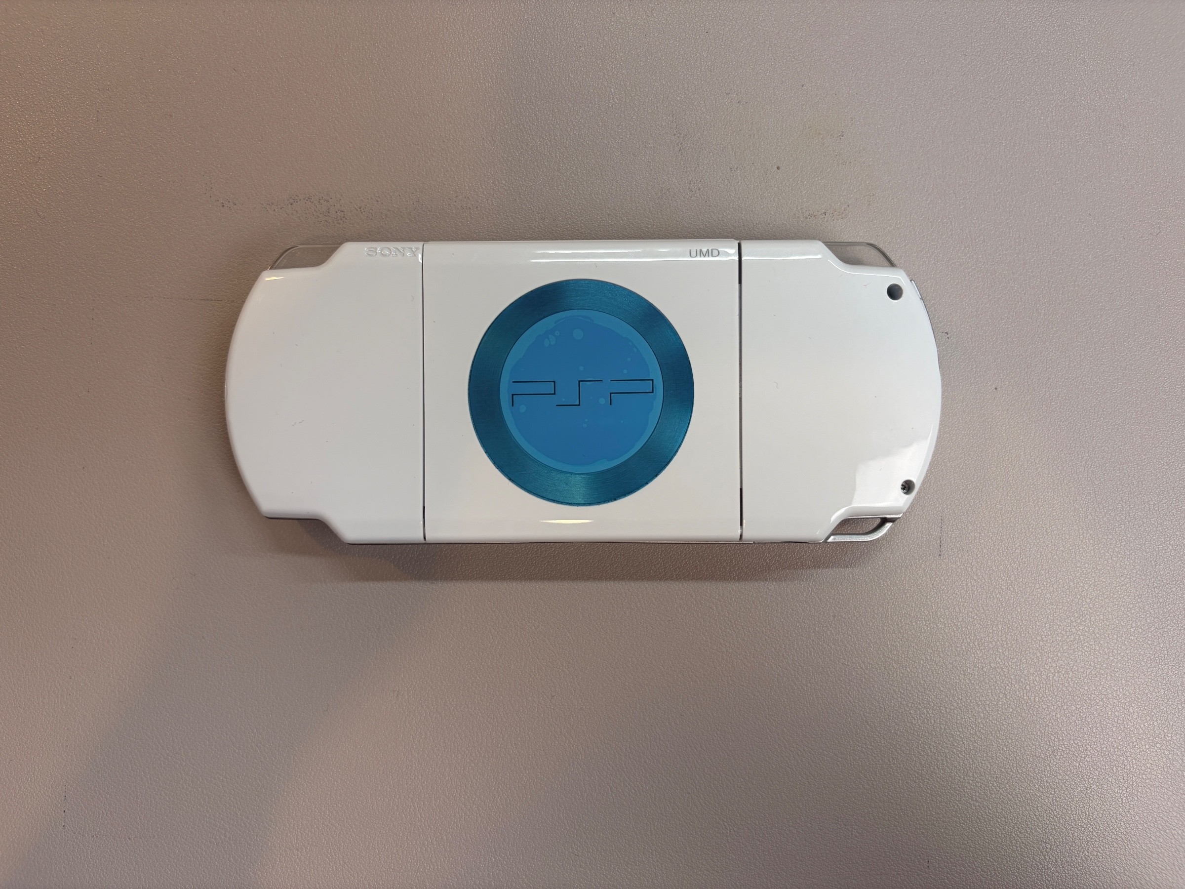 Sony PSP 2000 Handheld Game Console — White, Like New - photo 2
