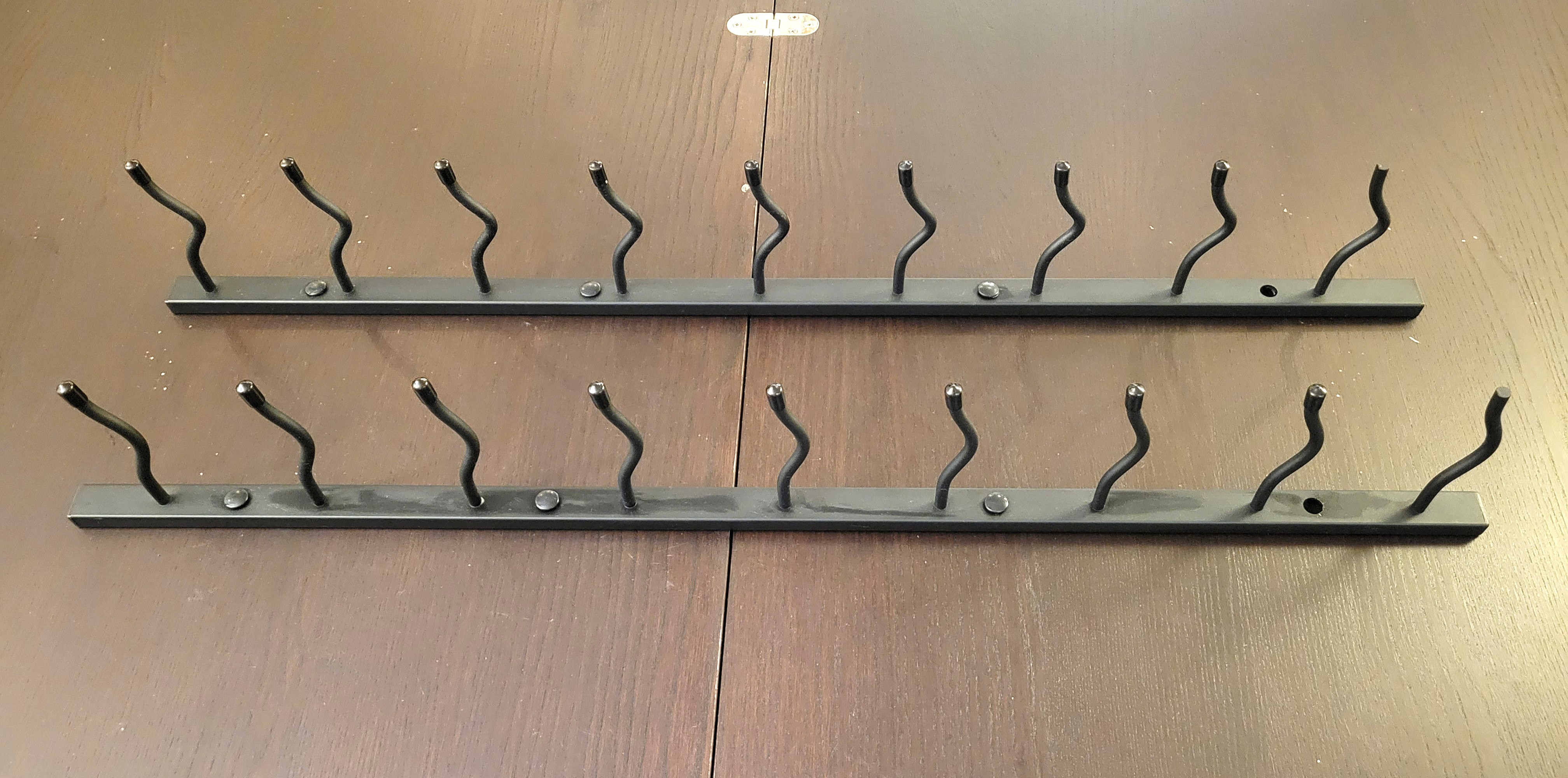 Wall-mounted metal wine rack