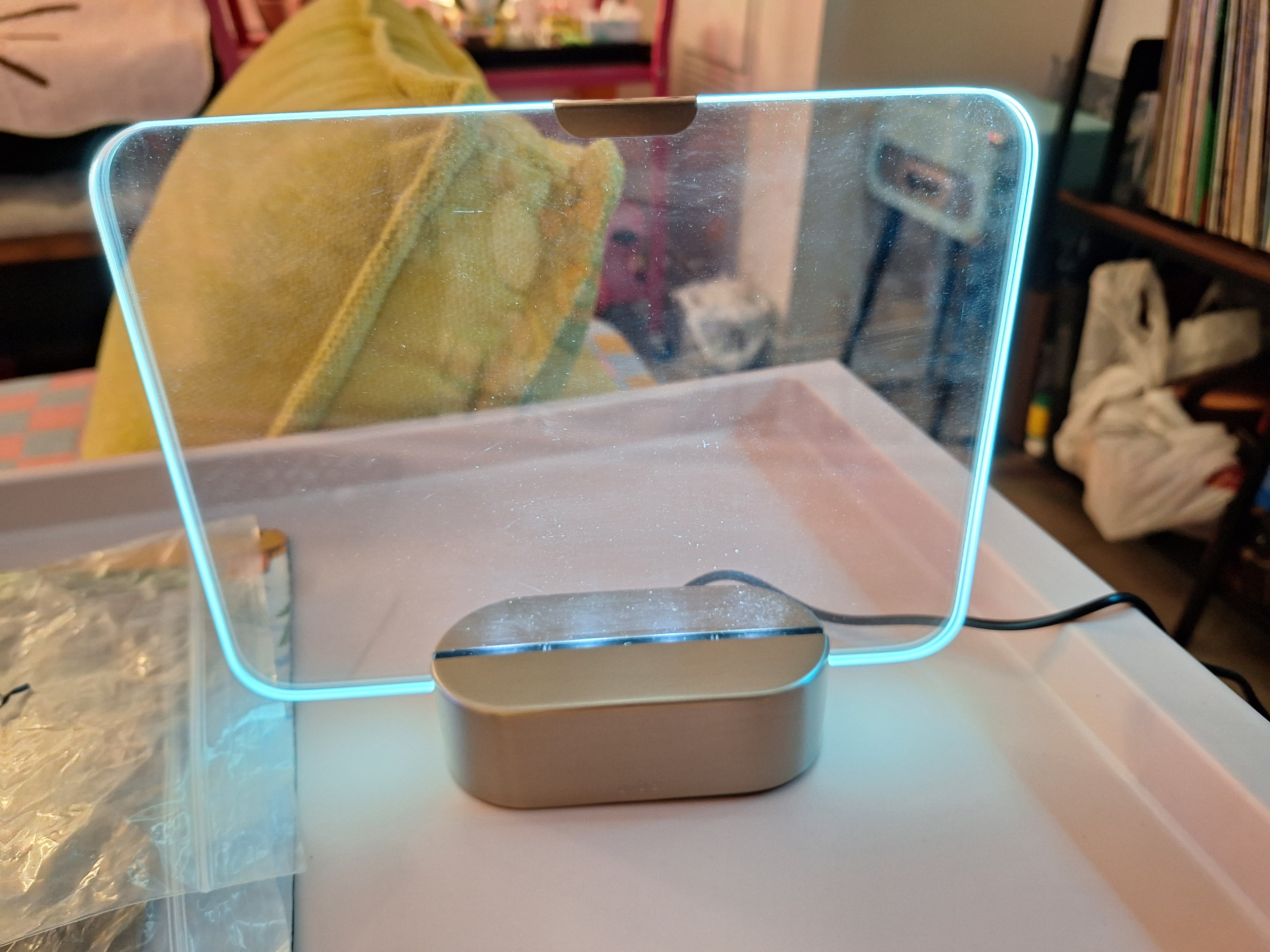Umbra Matte Brass Glo Photo Display with USB - photo 3