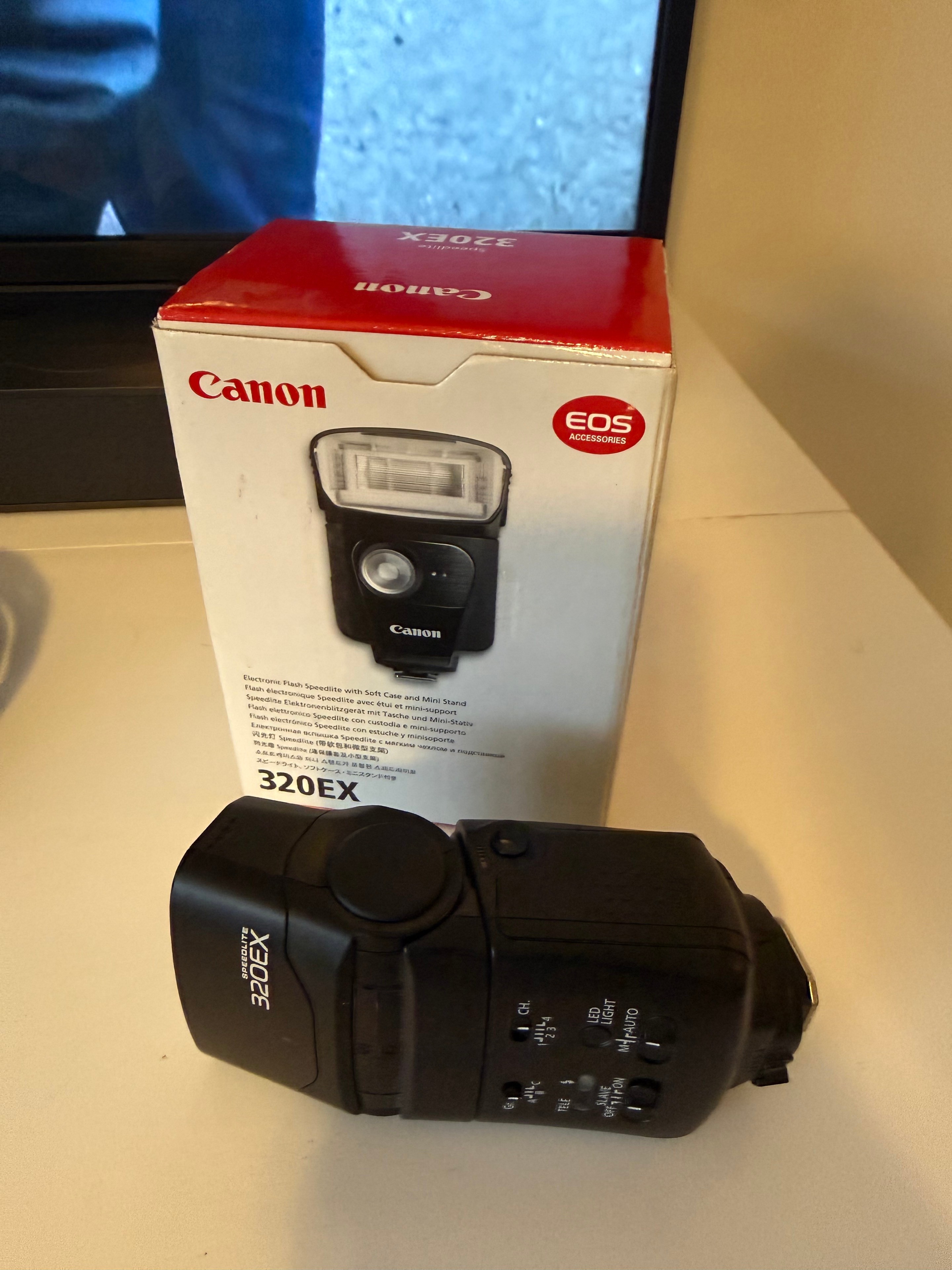Canon Speedlite 320EX Flash for Canon EOS - photo 2