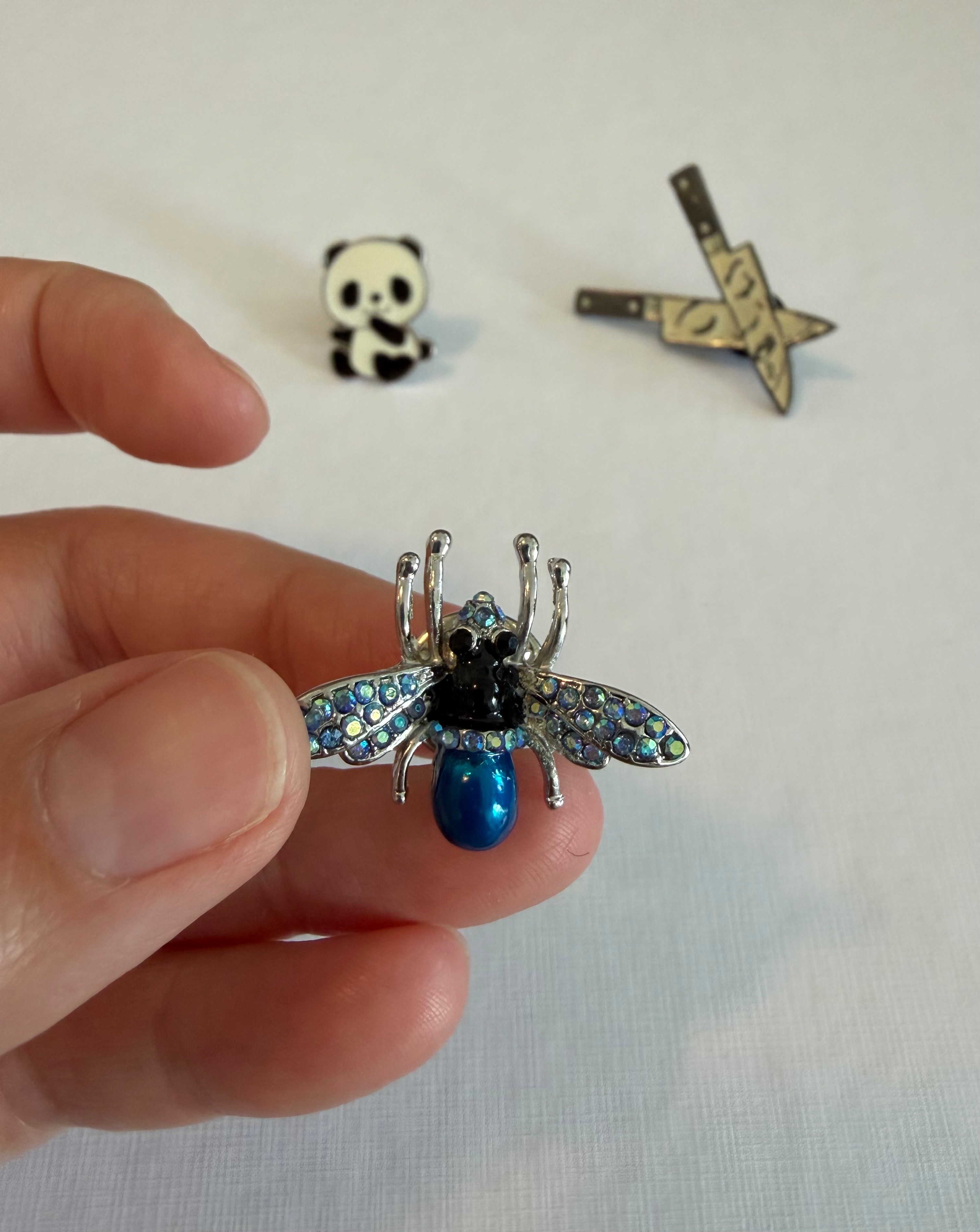 Lot of 3 Enamel Pins Panda Bee Crying Knife Brooch Pin - photo 4