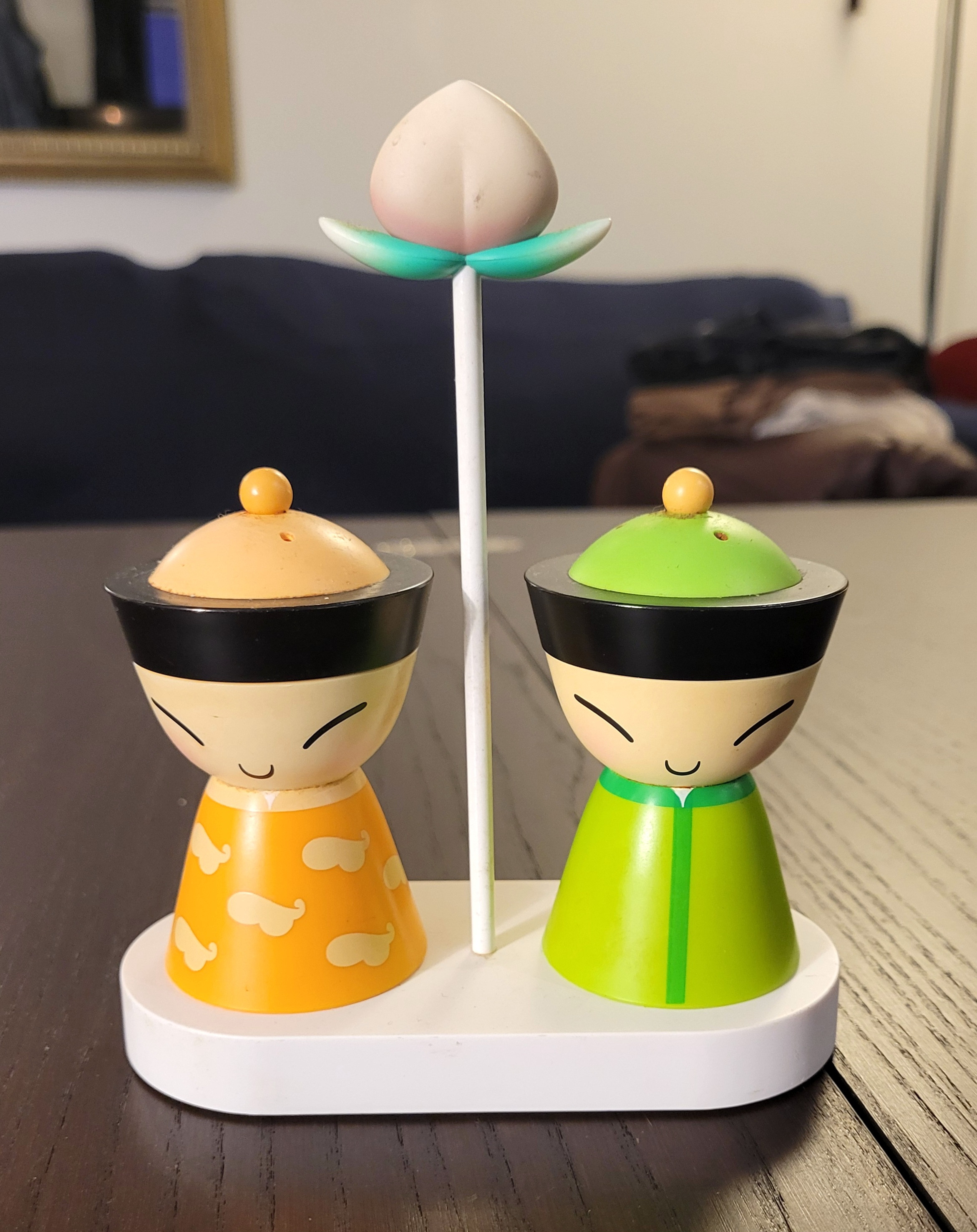 Mr and Mrs Chin Salt & Pepper Shakers (NEW, NEVER USED)