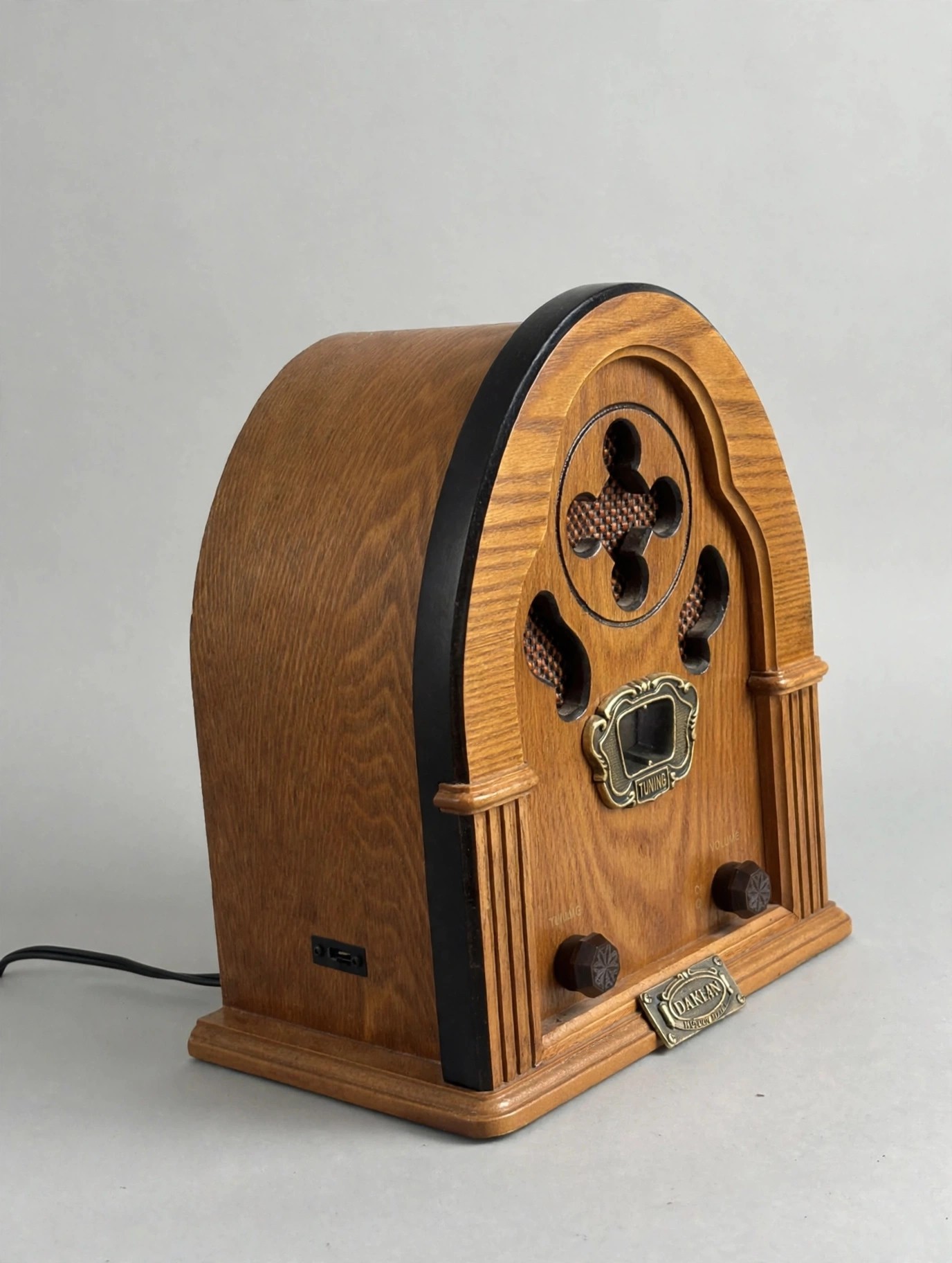 Daklin Museum Series 49053 Vintage-Style Cathedral Radio Wood - photo 2