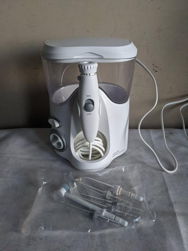 Waterpik Ultra Water Flosser, oral irrigator, 6 NEW tips