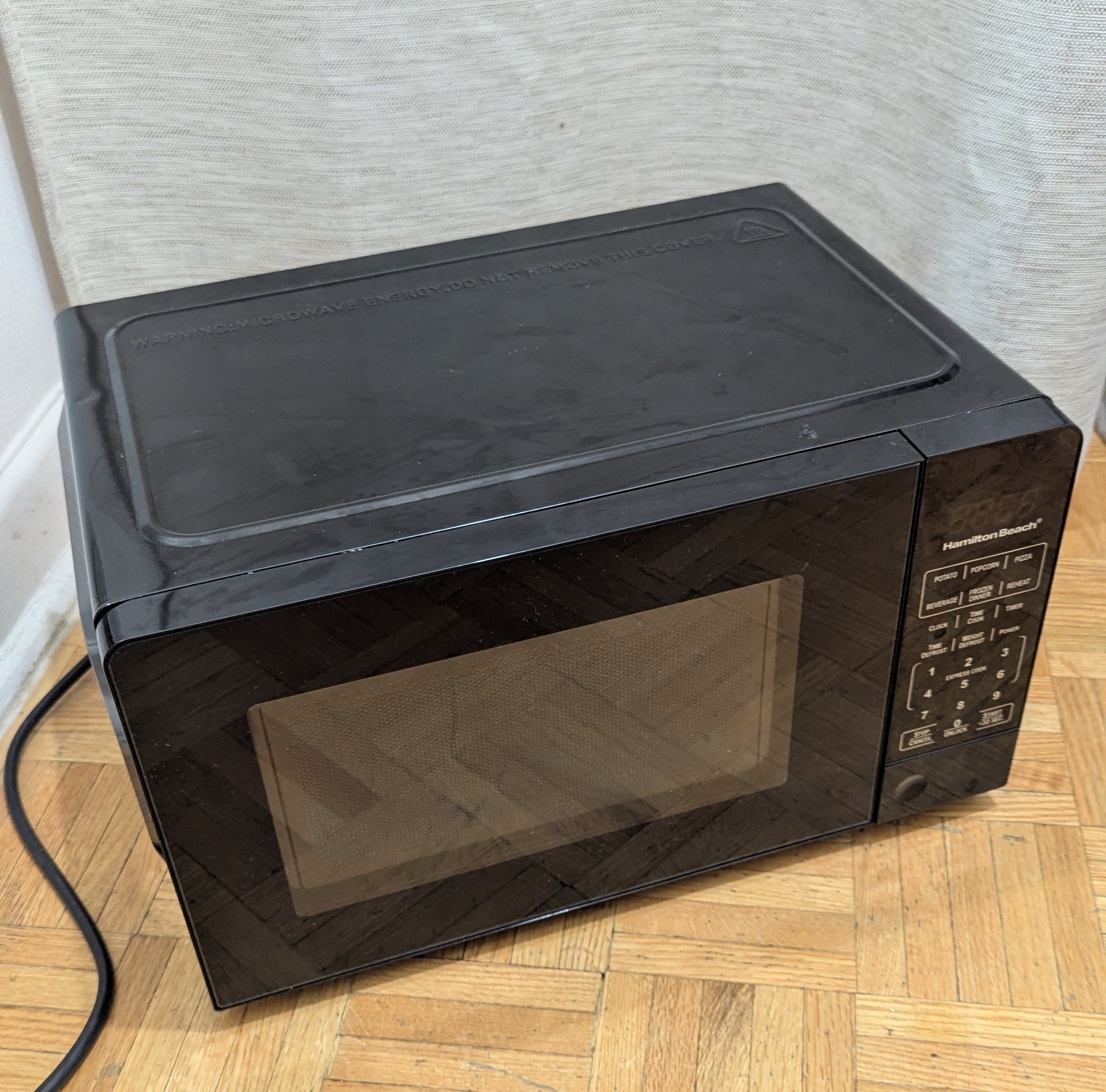 Small Compact Microwave 900W \ 0.9cu.ft. Countertop Oven