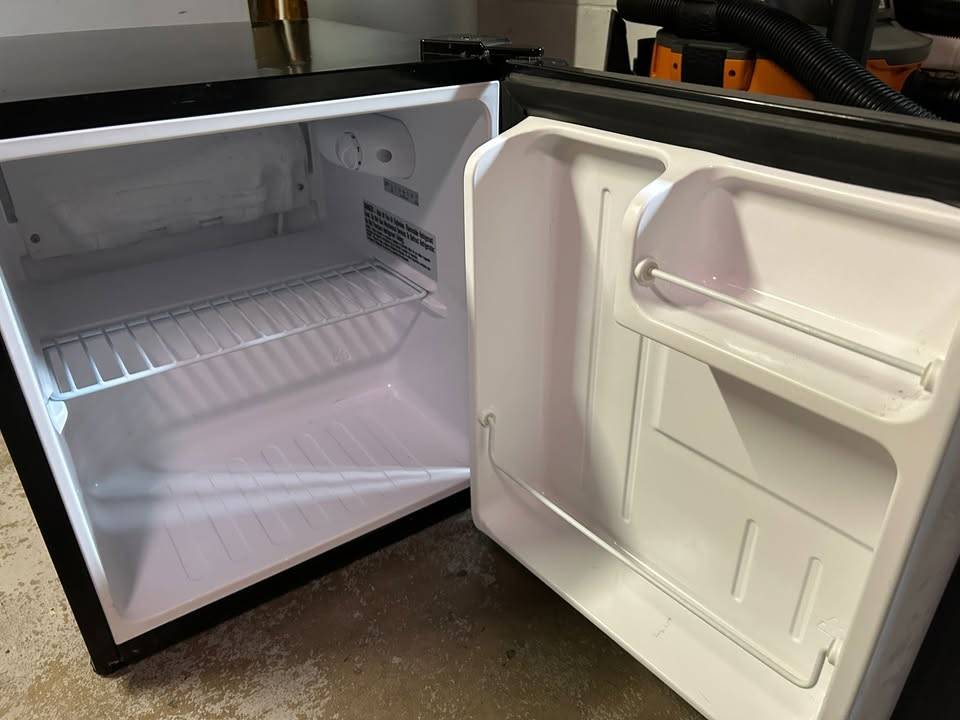 Insignia mini bar fridge - photo 5