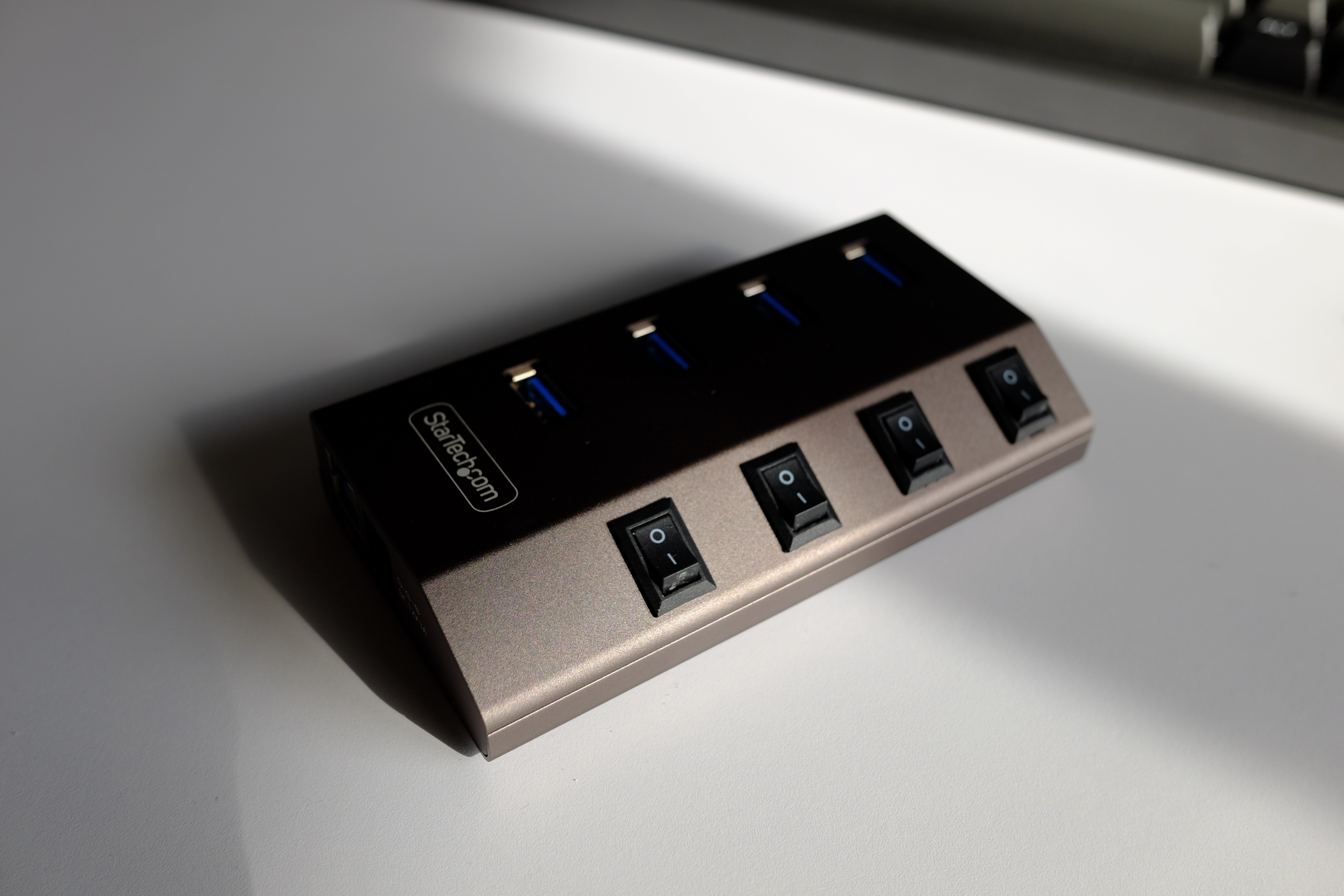 4 port USB HUB with on/off switches - photo 2