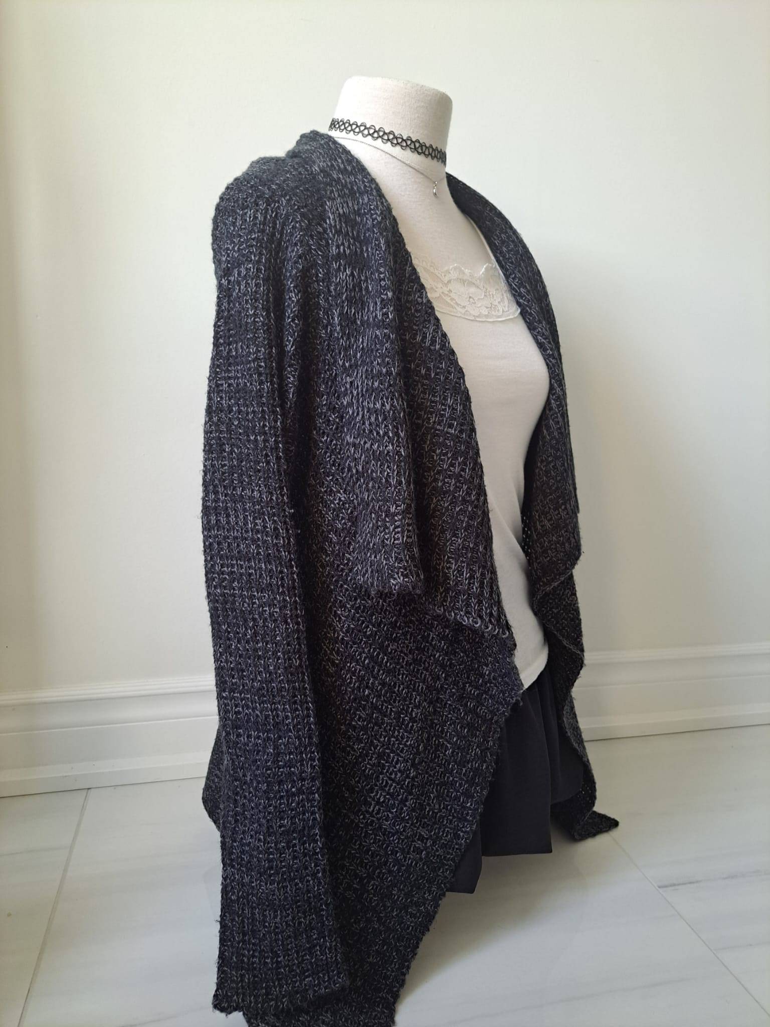 ♟️ Y2K-Inspired Black Textured Knit Draped Cardigan - photo 3
